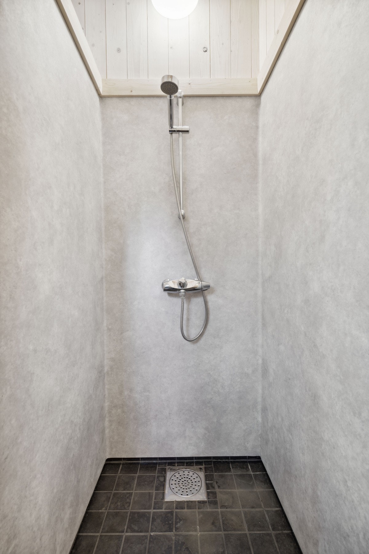 Romslig dusj. Galleribilde