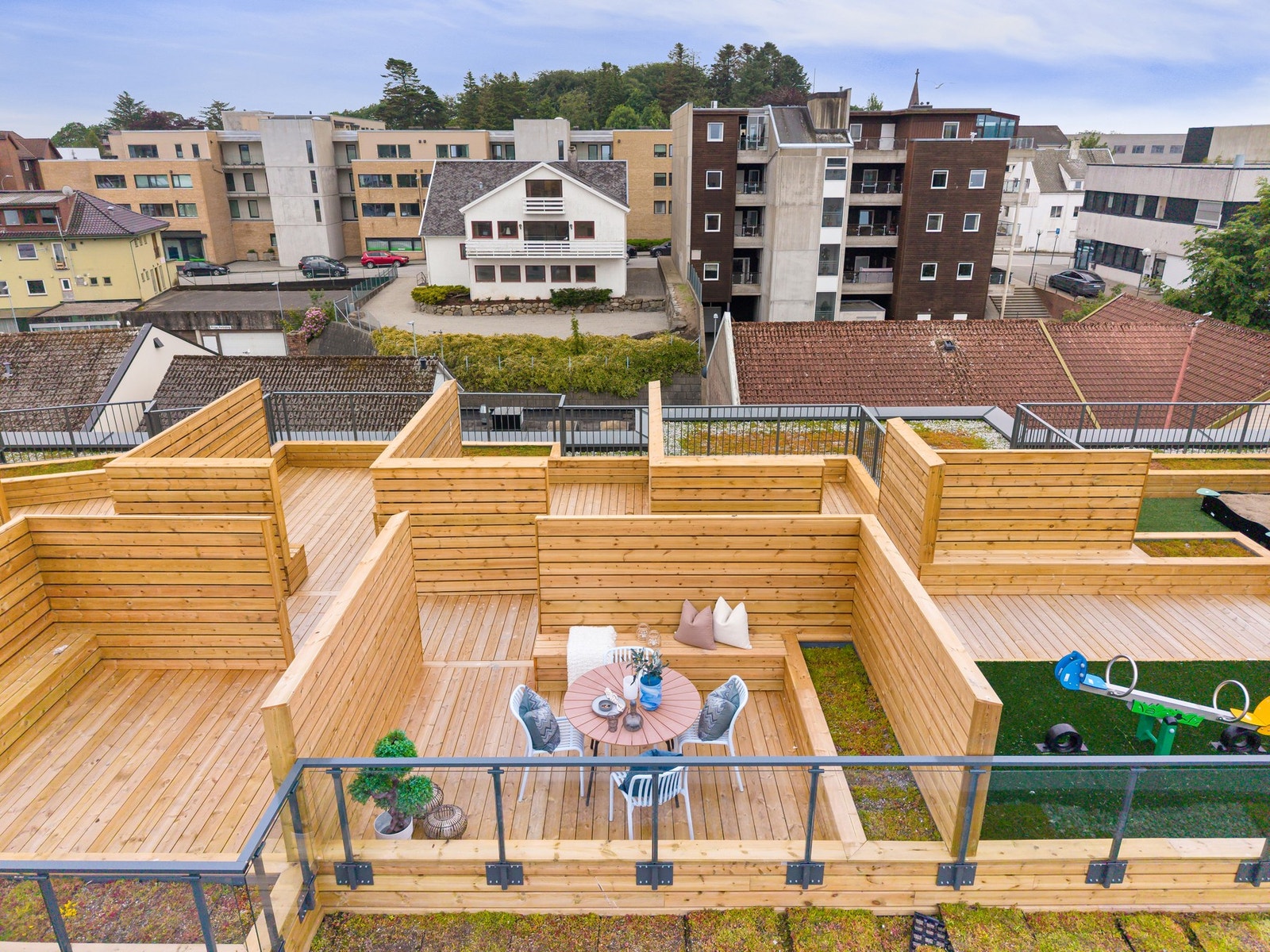 Boligen byr på en privat takterrasse med gode solforhold. Galleribilde