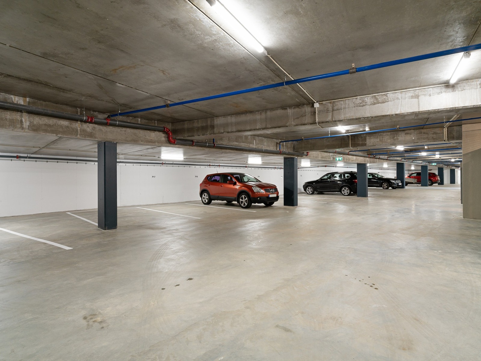 Leiligheten har parkering i lukket garasjeanlegg. Galleribilde