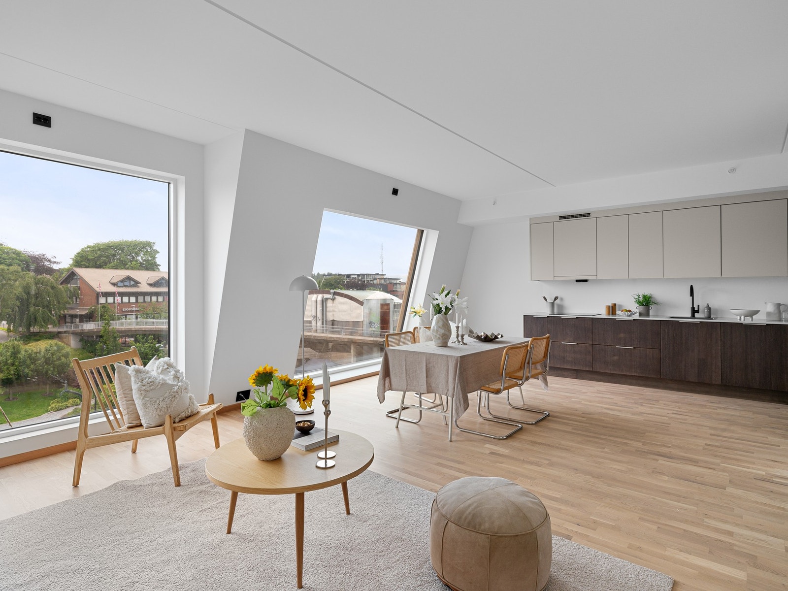 Kjøkkenet fra Bjerks Trevarefabrikk fremstår moderne og funksjonelt. Galleribilde