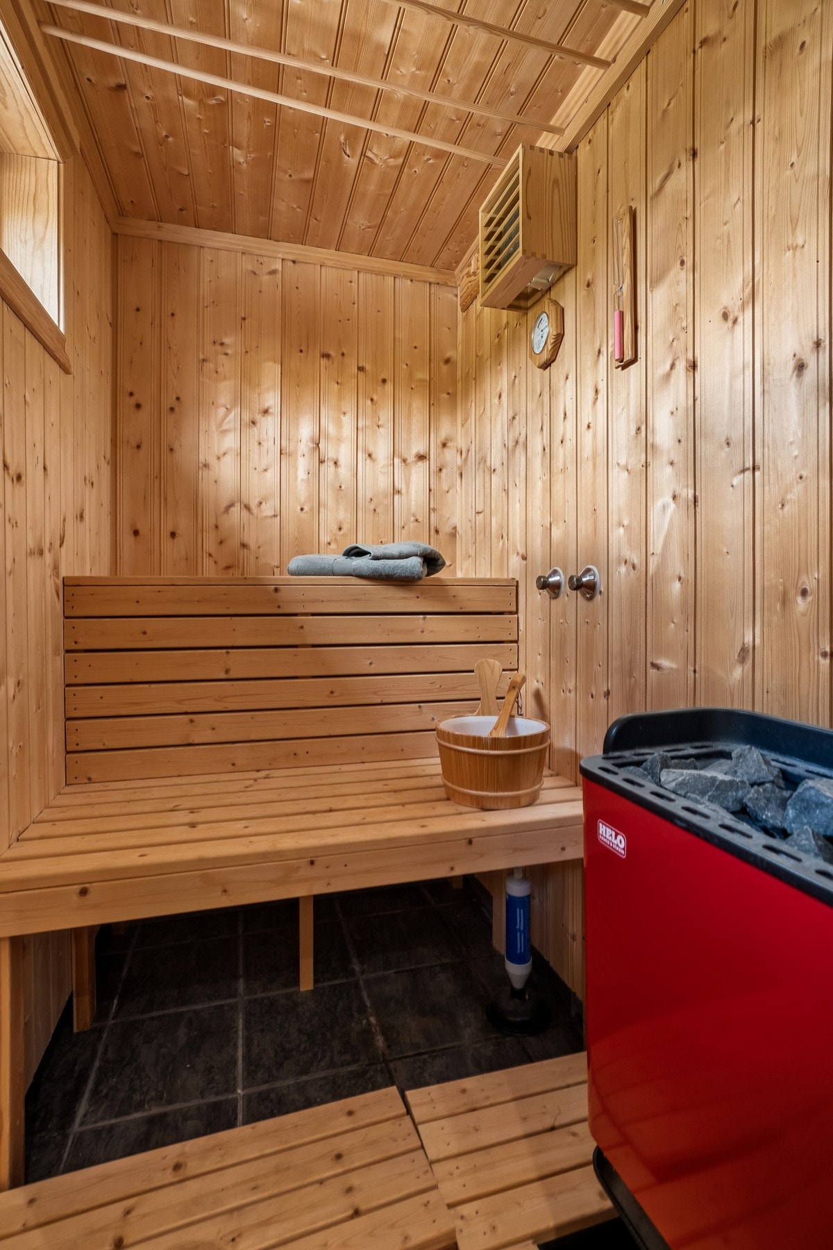 Fra badet er det adkomst til badstue - perfekt for avslapning etter en aktiv dag ute. Galleribilde