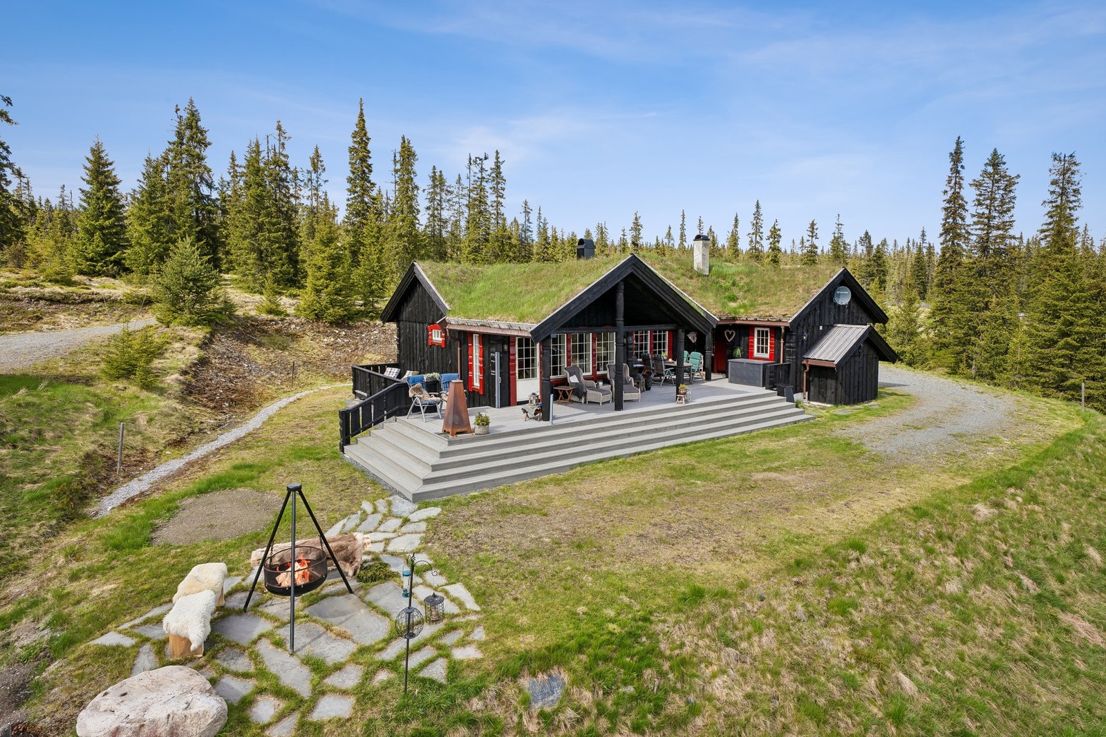 Eiendomsmegler Ida Follinglo presenterer Bøvavegen 74. Foto: EFKT v/Tor Solberg Galleribilde