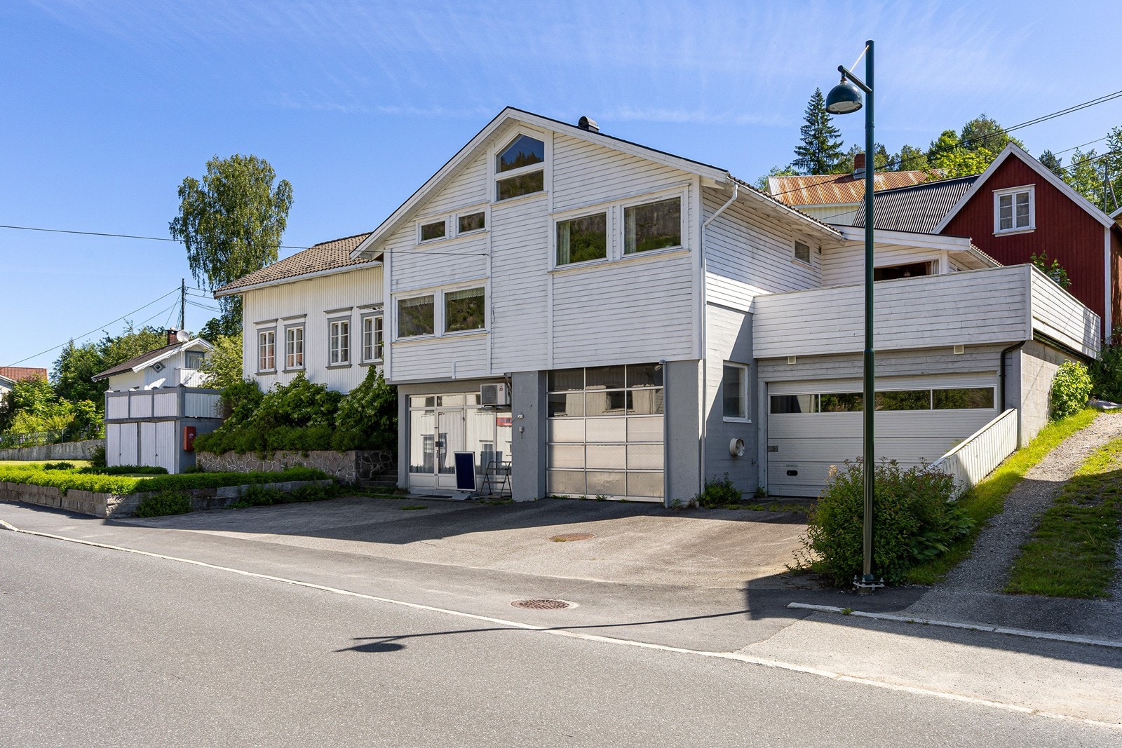 Velkommen til "den gamle bensinstasjonen" - her har de aller fleste voksne vært innom på et eller annet tidspunkt. Galleribilde