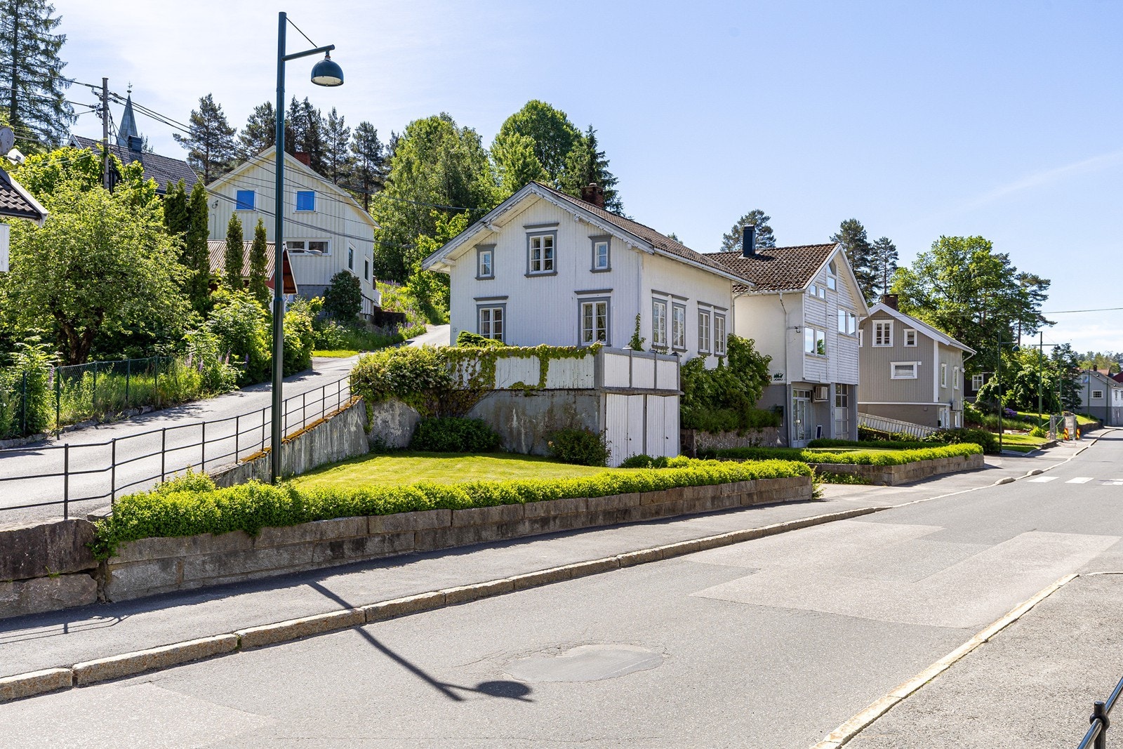 Eiendomsmegler Norge v/ Andrè Jæger Walderhaug ønsker deg hjertelig velkommen til Kyrkjekleiva 4 og 2! Galleribilde