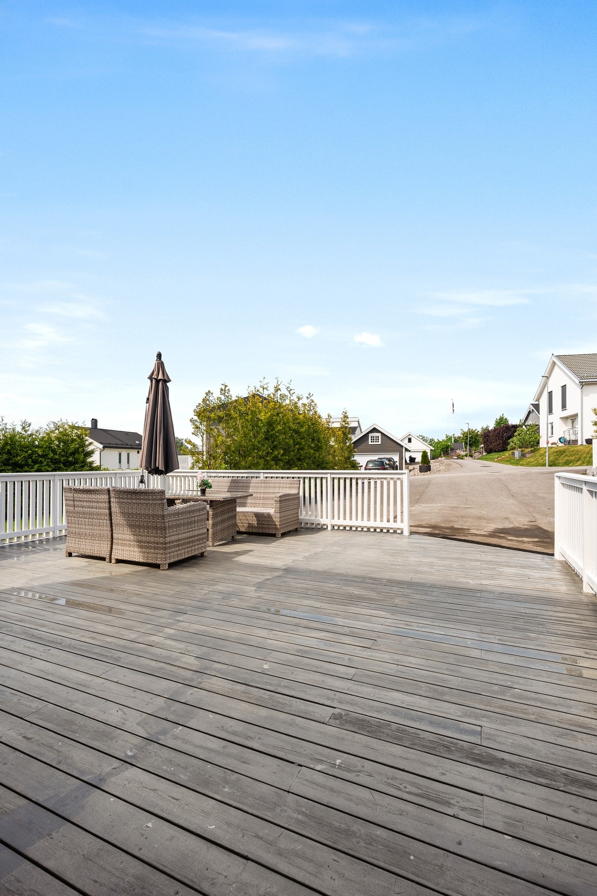 Terrasse med plass til møblering Galleribilde
