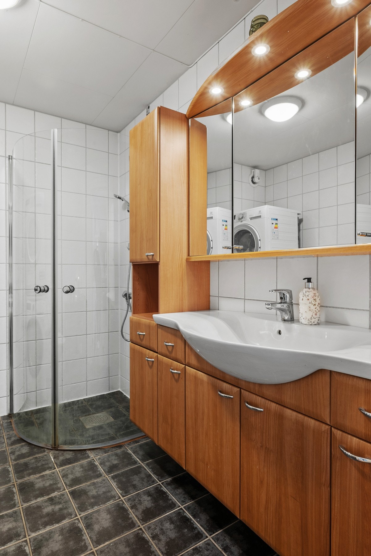 Badet er på 5,5m². Galleribilde