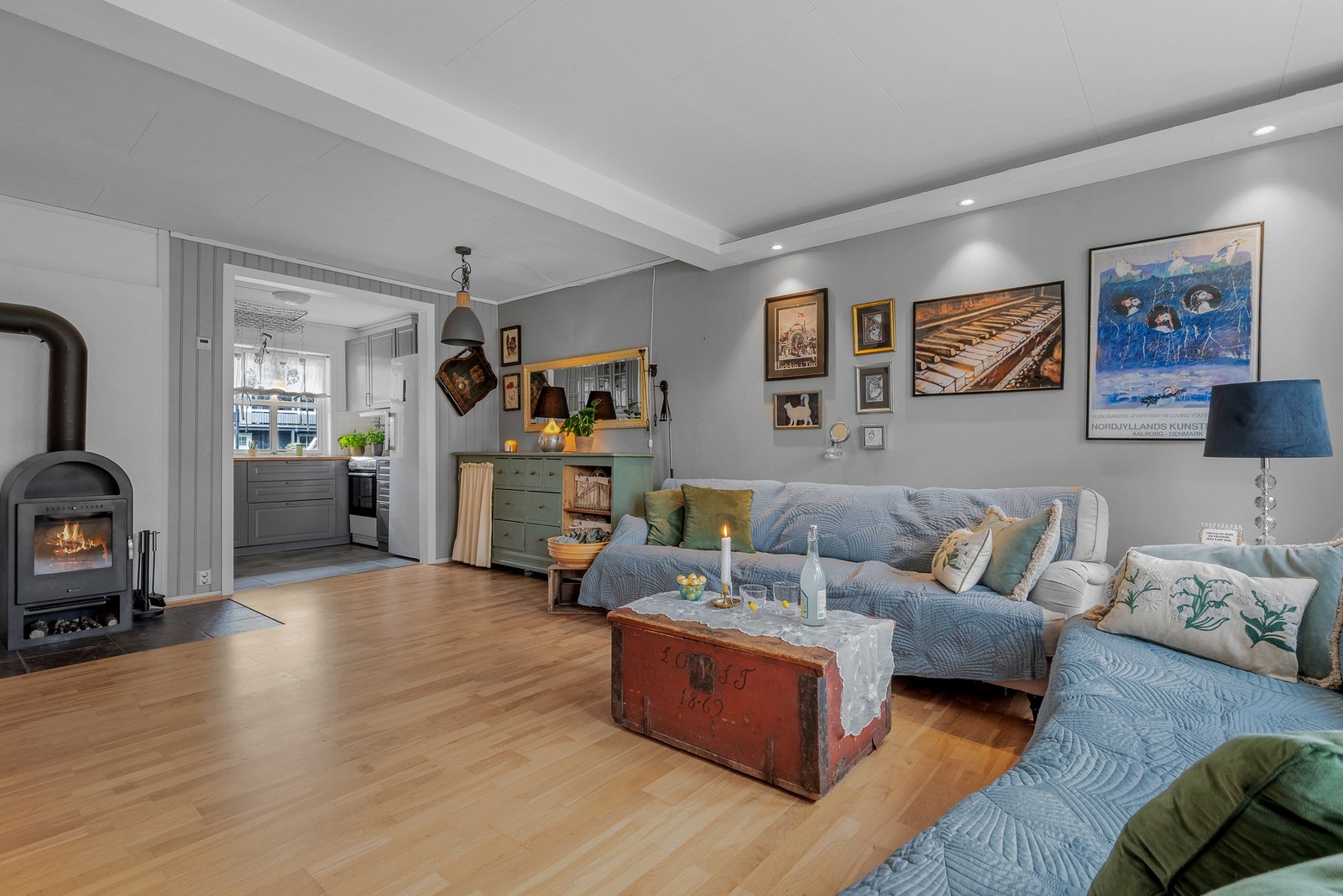 Stuen er på 28m². Galleribilde
