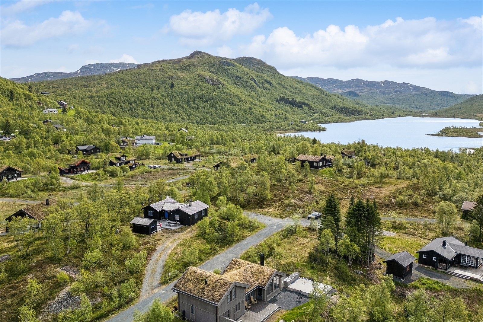 Her bor du midt i et naturparadis, med flotte turmuligheter rett utenfor døren - både sommer og vinter. Galleribilde