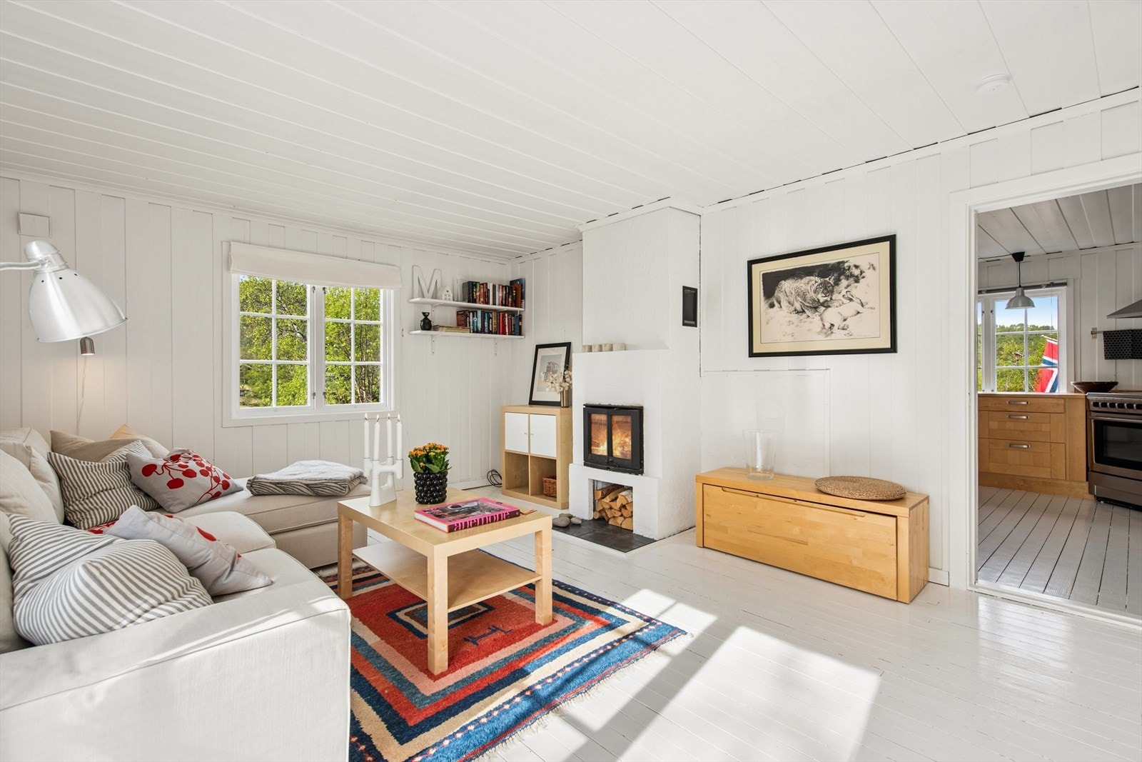 Stuen har god plass til en komfortabel sofagruppe og direkte utgang til terrasse. Galleribilde