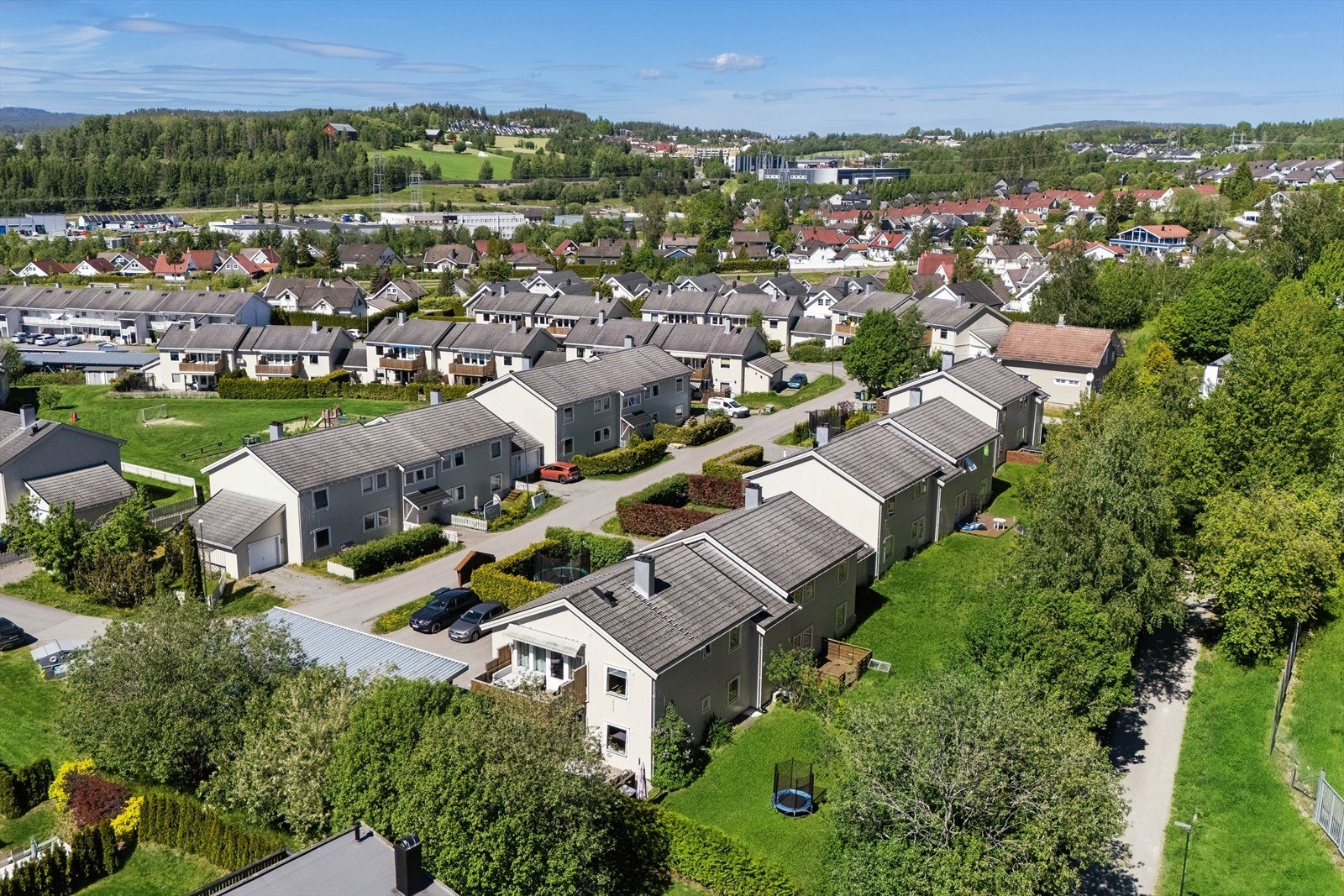 Trivelig og familievennlig boligområde med grønne omgivelser. Galleribilde