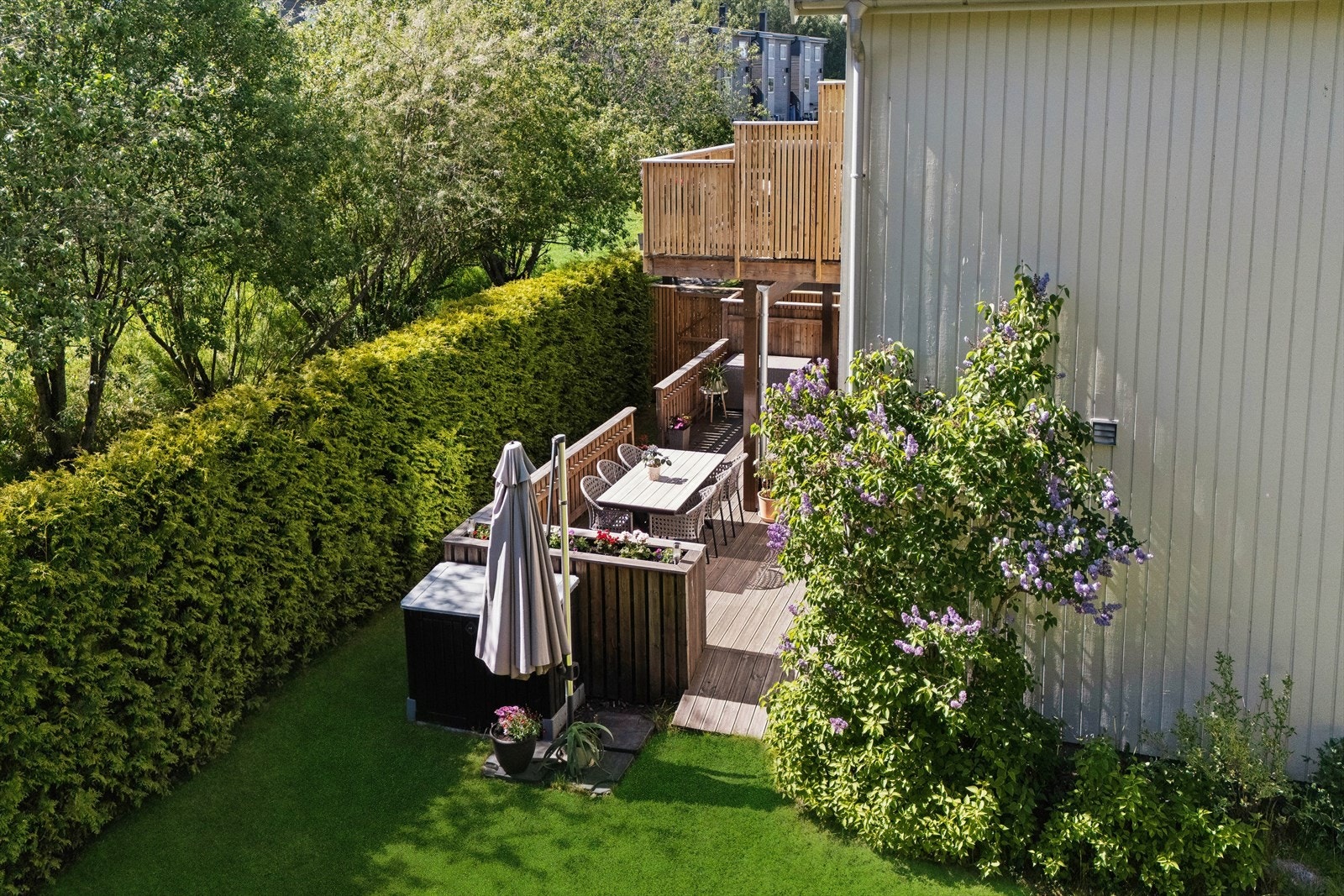 Her kan du nyte lange sommerdager fra morgen til ettermiddag i rolige og grønne omgivelser. Galleribilde