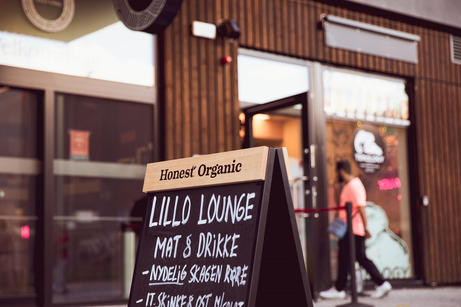 Bare en kort spasertur unna finner du Lillo Gård med et variert utvalg av restauranter og servicetilbud. Galleribilde