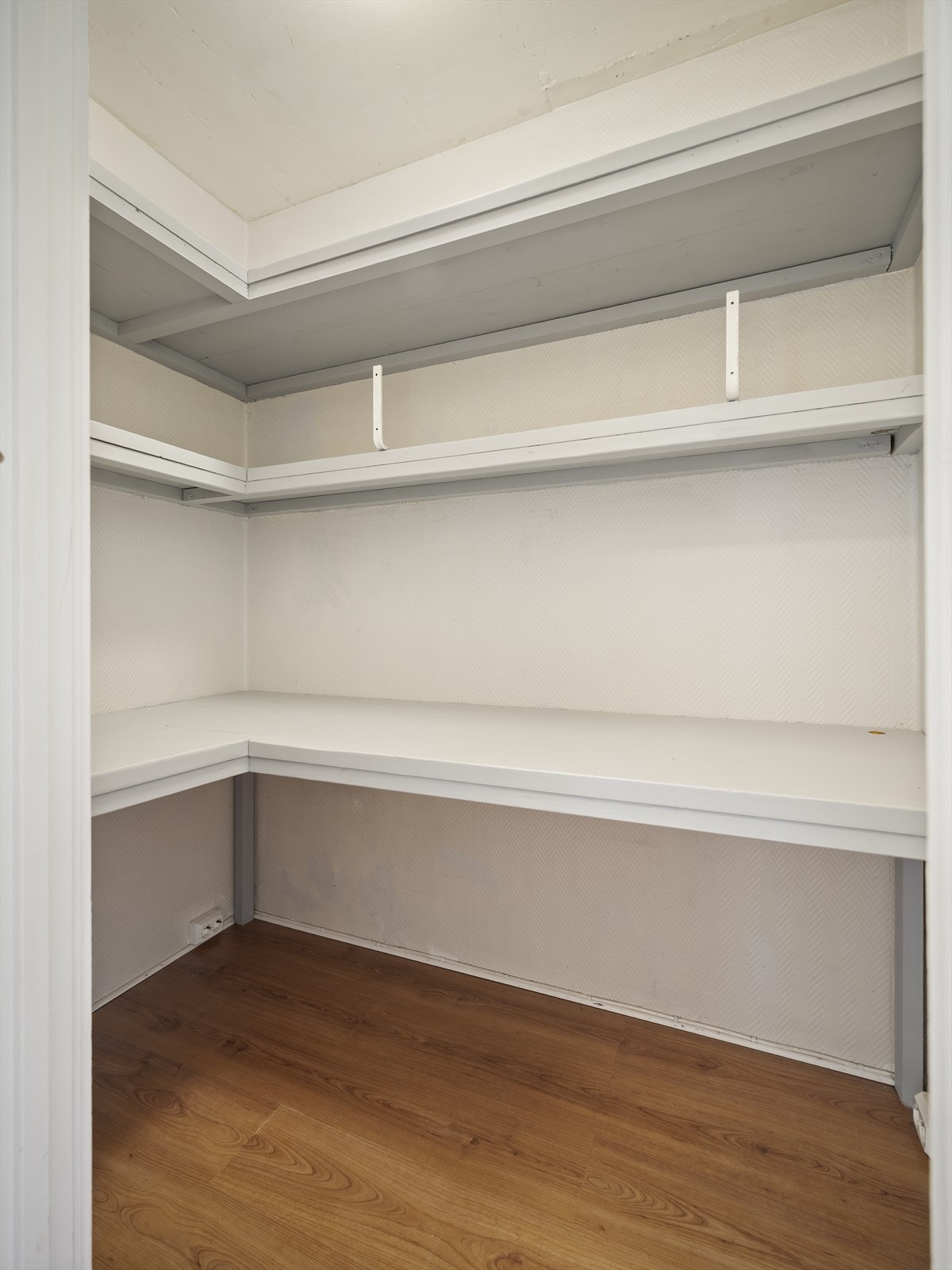 Leiligheten har i tillegg et walk-in-closet med god plass til oppbevaring. Galleribilde