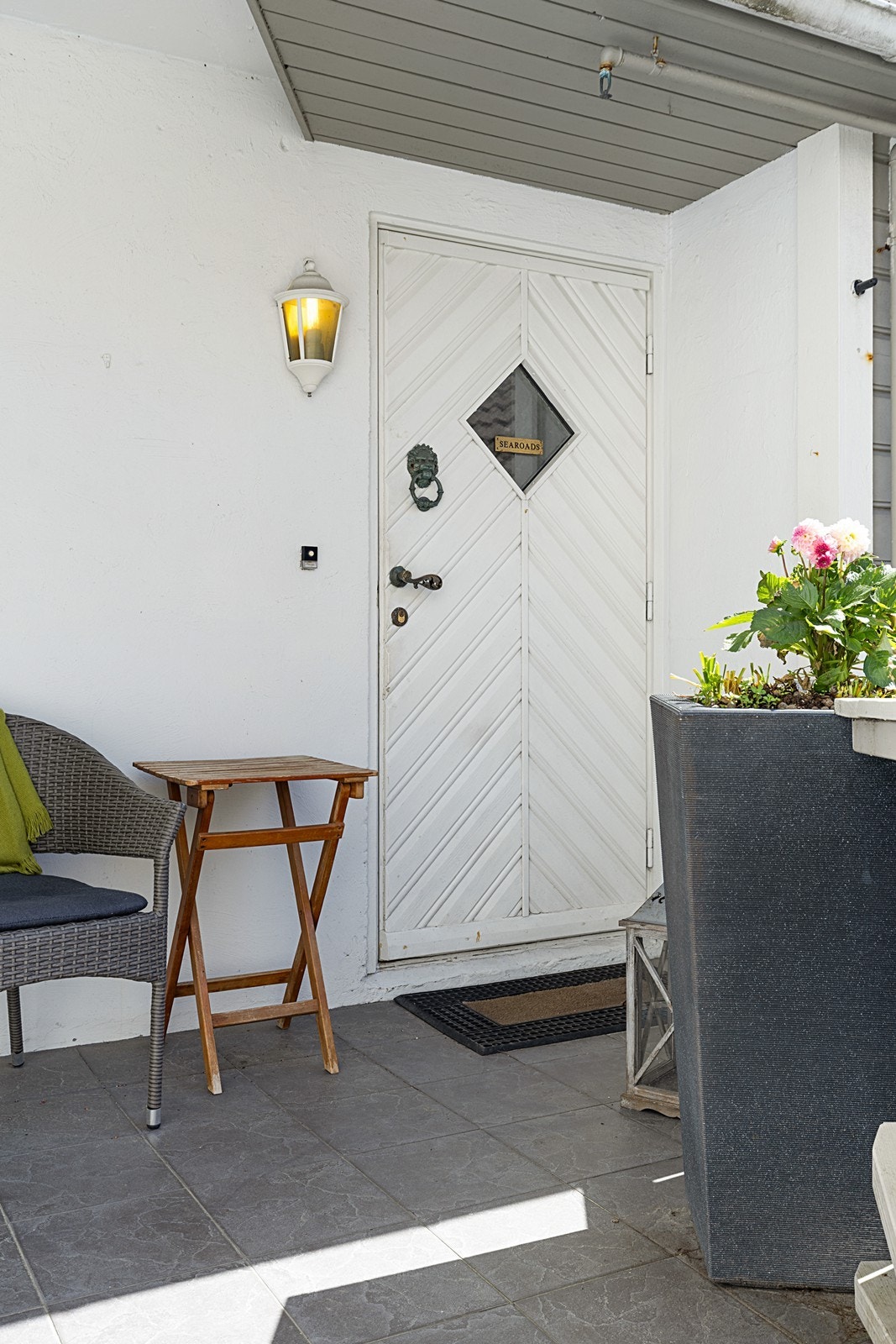 Hyggelig liten plass ved inngangsdøren. Galleribilde