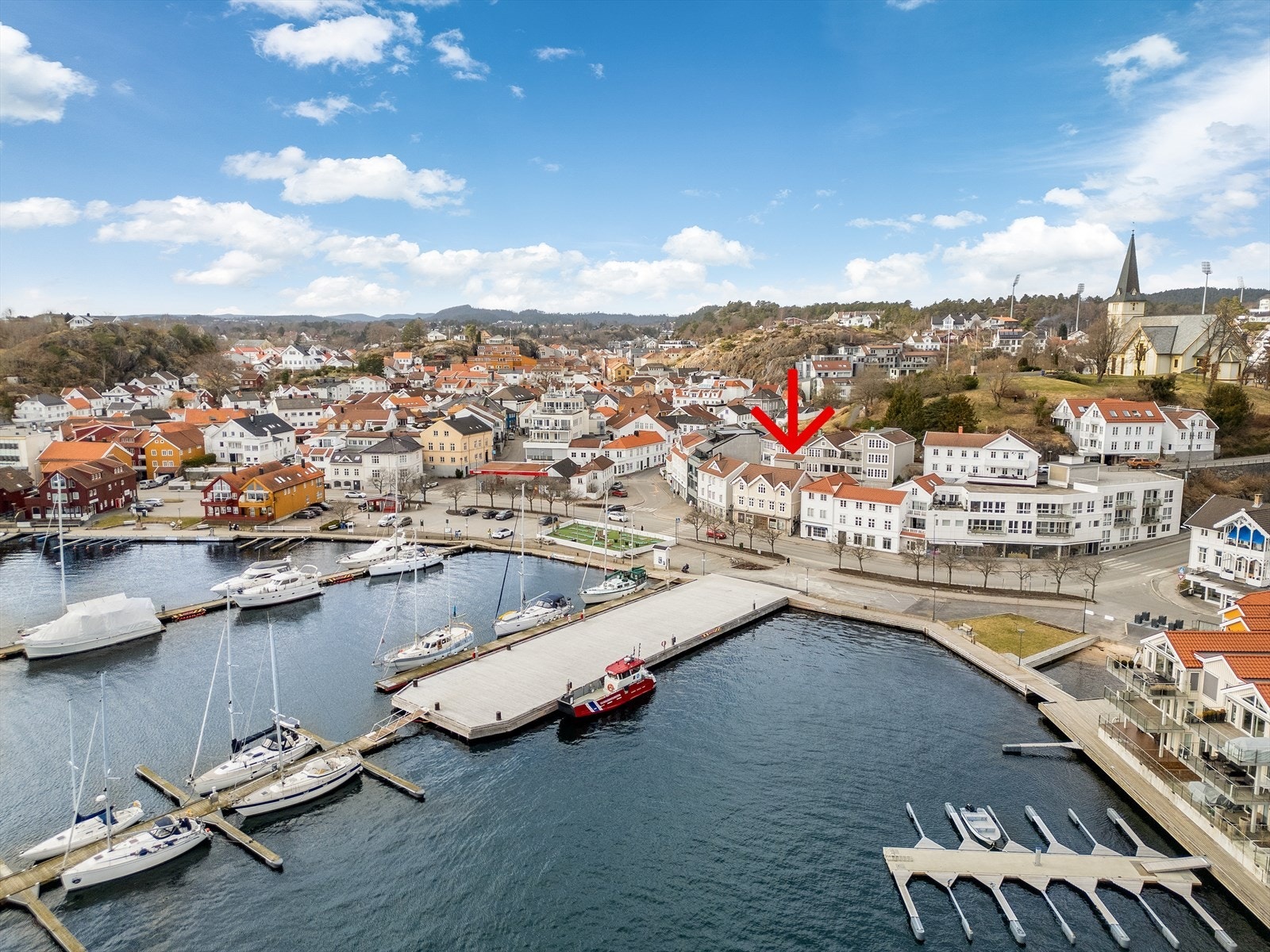 Hyggelig og maritimt miljø. Kort vei til en bryggesleng. Galleribilde
