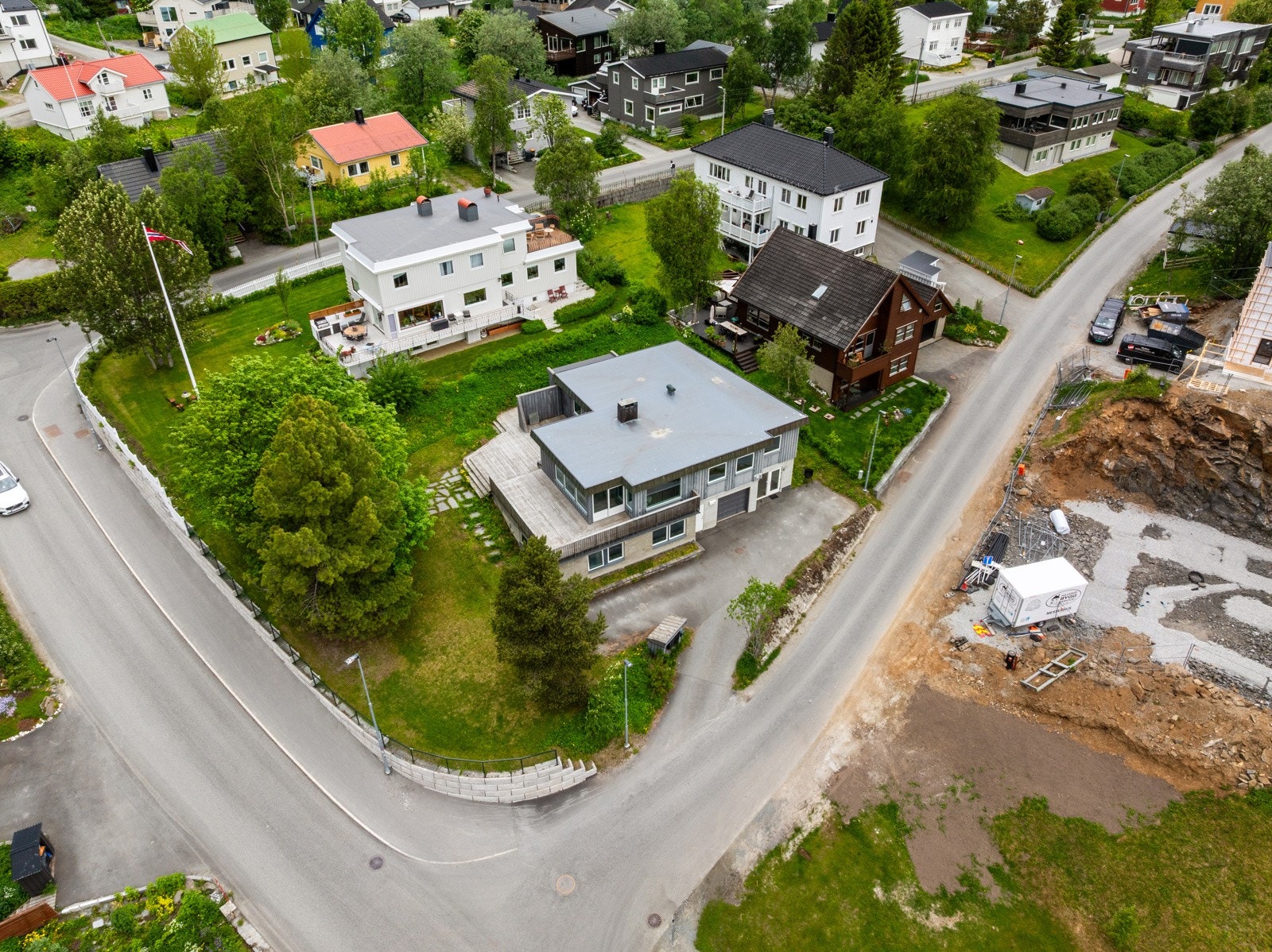 Stor hjørnetomt i ettertraktet område på Alfheim.