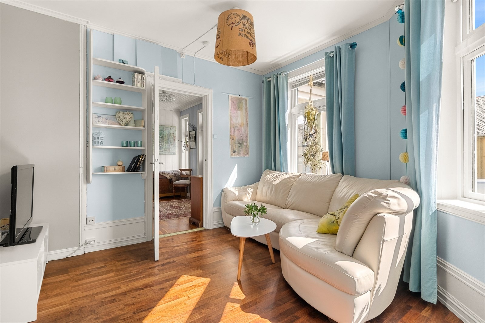Soverommet har plass til dobbeltseng og sofagruppe. Galleribilde