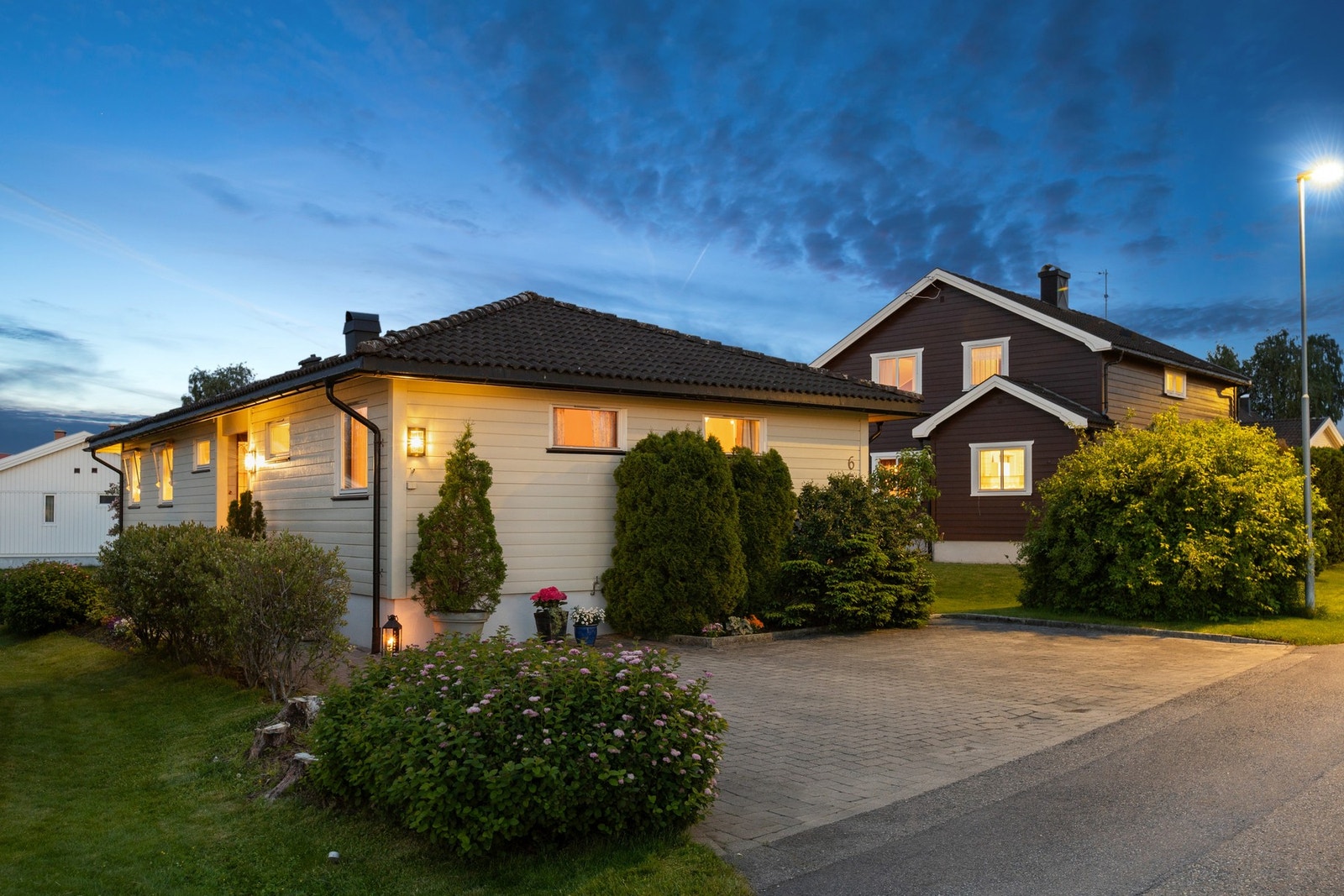 Her ligger alt til rette for storfamilien, generasjonsbolig eller kombinasjonen av egen bolig og gode leieinntekter. Galleribilde