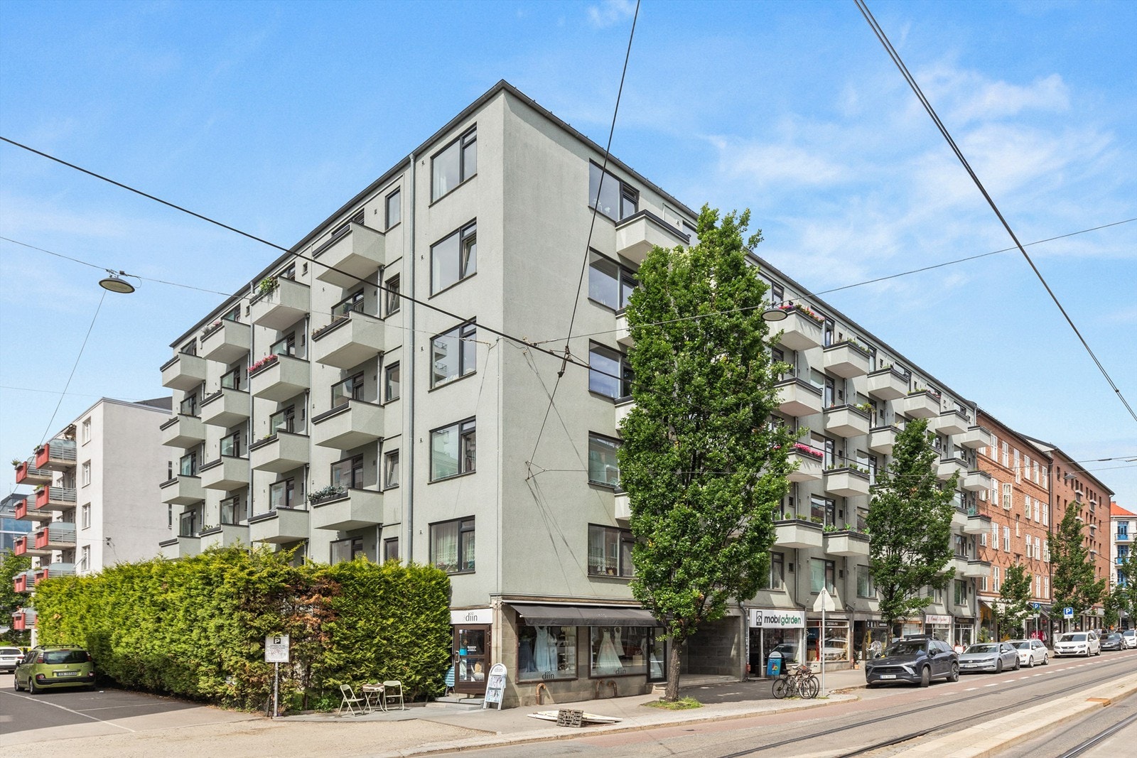 En klassisk og velholdt bygård fra 1938, oppført på Byantikvarens gule liste over bevaringsverdige bygg. Galleribilde