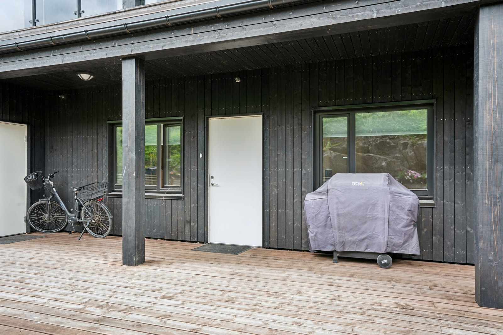 Leiligheten har enkel adkomst direkte fra bakkeplan. Galleribilde