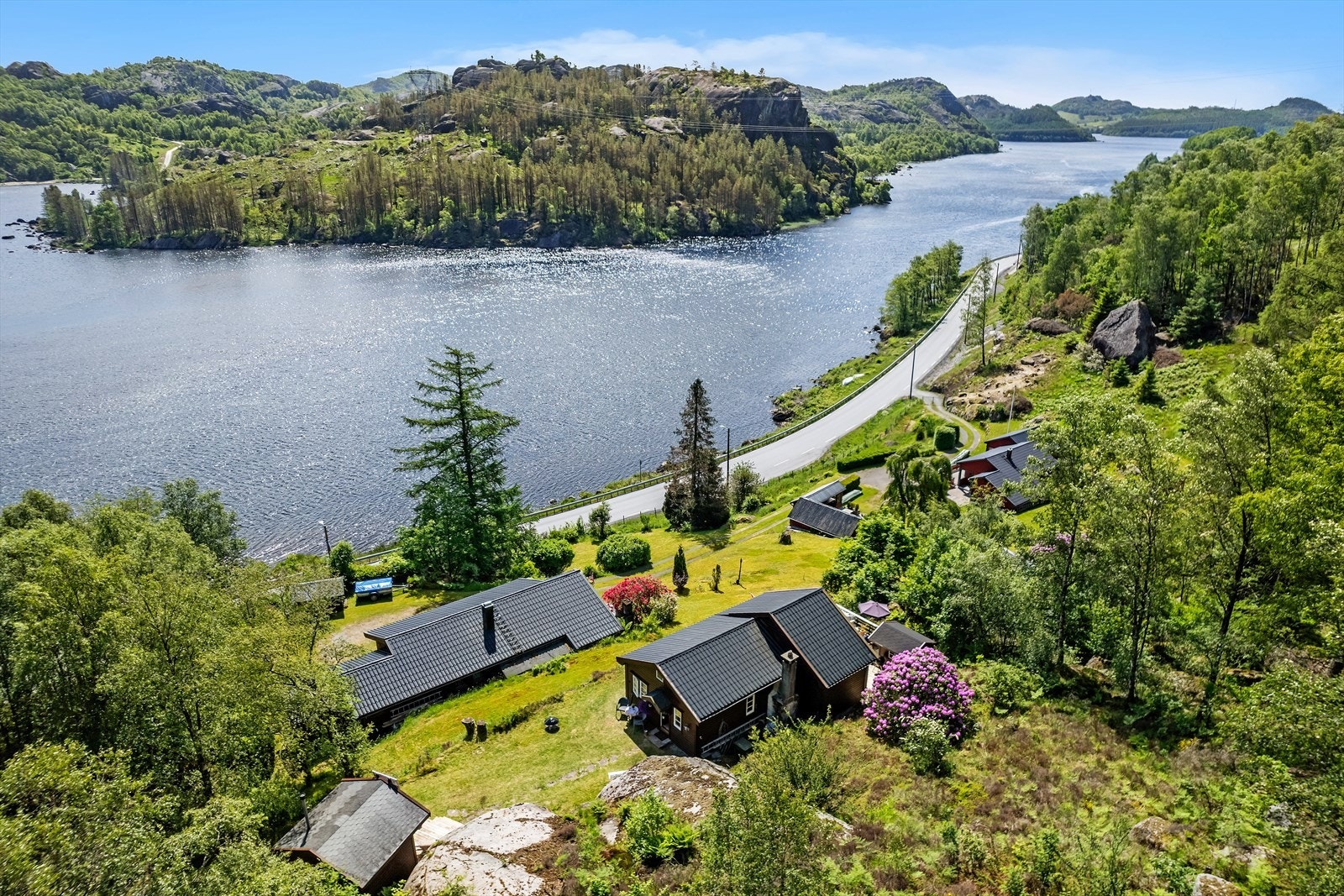Eiendommen ligger en kort kjøretur fra Egersund sentrum med butikker og servicetilbud. Galleribilde
