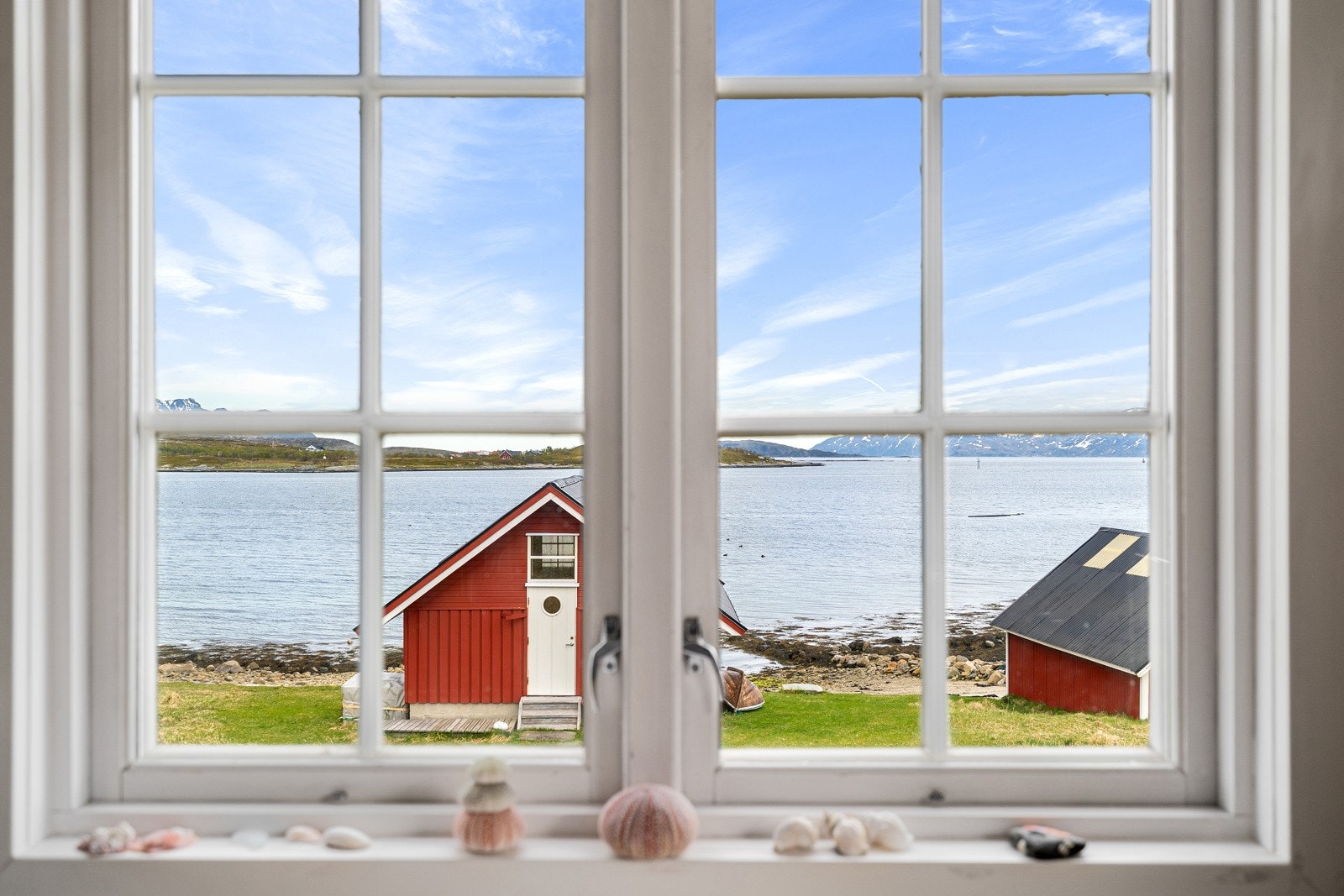 Nydelig utsikt fra kjøkken.