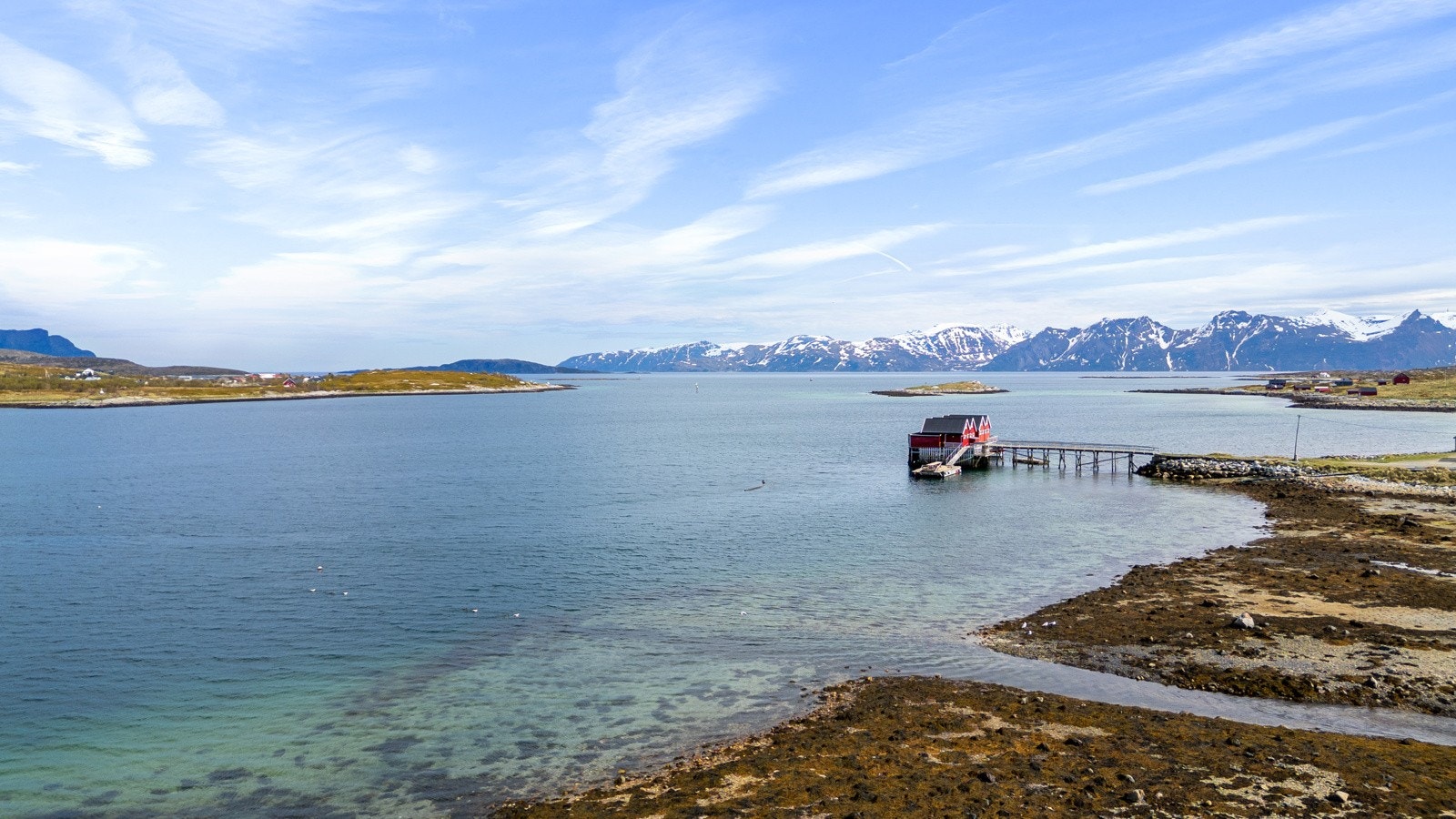 Området byr på rike muligheter for naturopplevelser både på land og til havs.