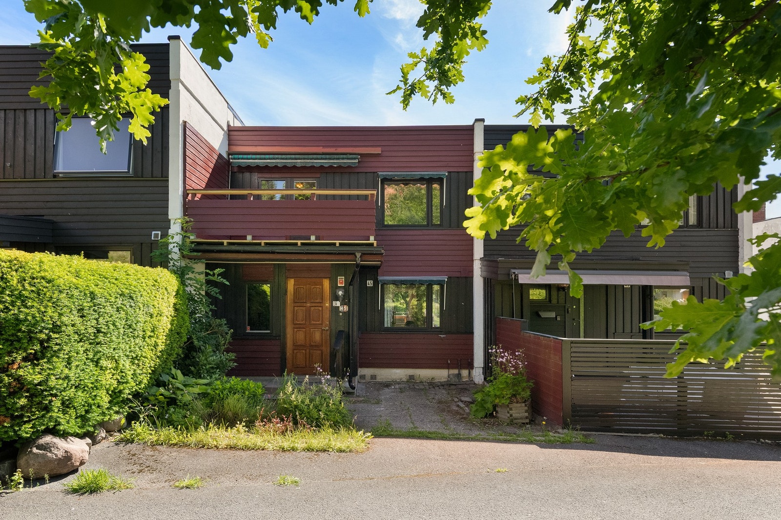 Et innholdsrikt rekkehus i meget populært boligområde på Korsvoll, oppussingsobjekt med mange muligheter Galleribilde