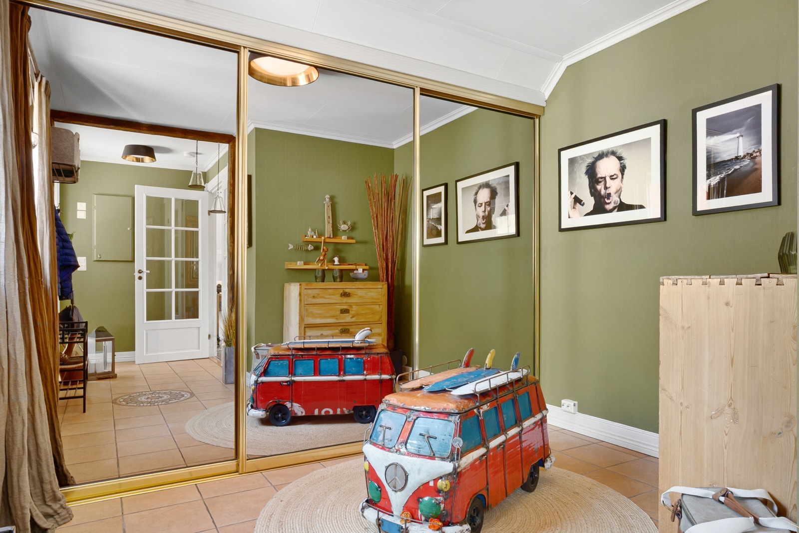 Gang med skyvedørs garderobe Galleribilde