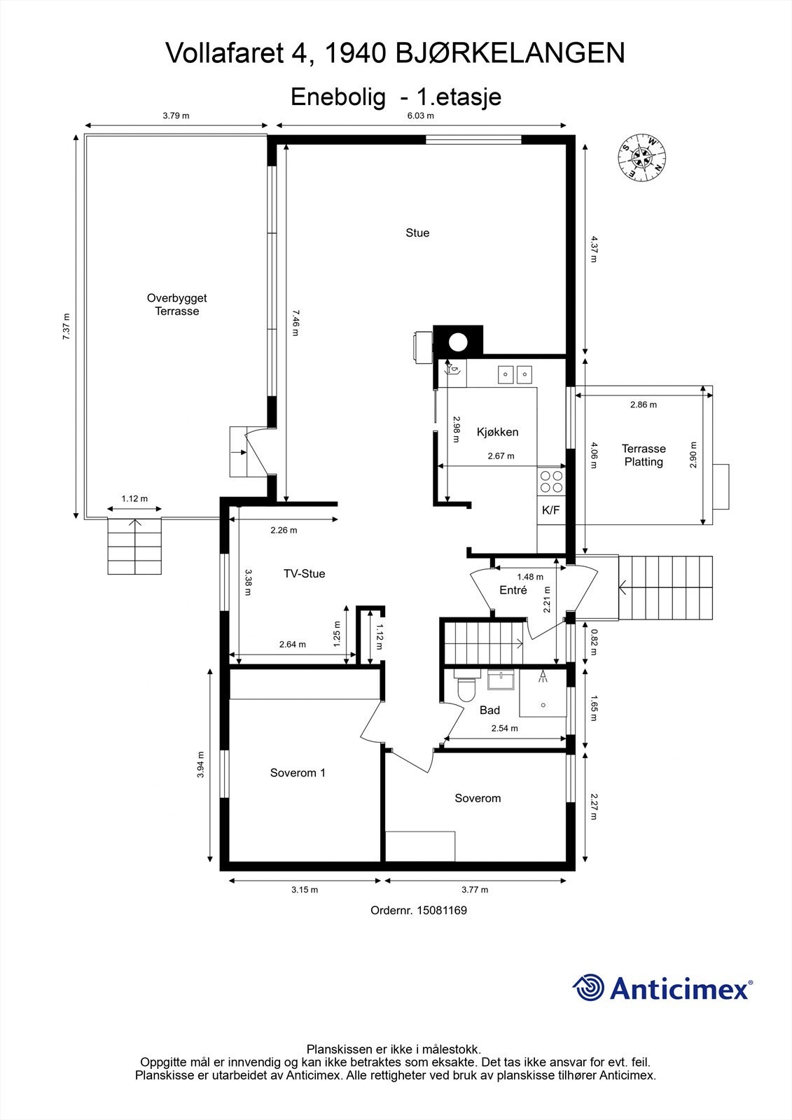 Første etasje har et bruksareal på 98 m² og en praktisk planløsning med stue, TV-stue, kjøkken, bad og to soverom. Galleribilde