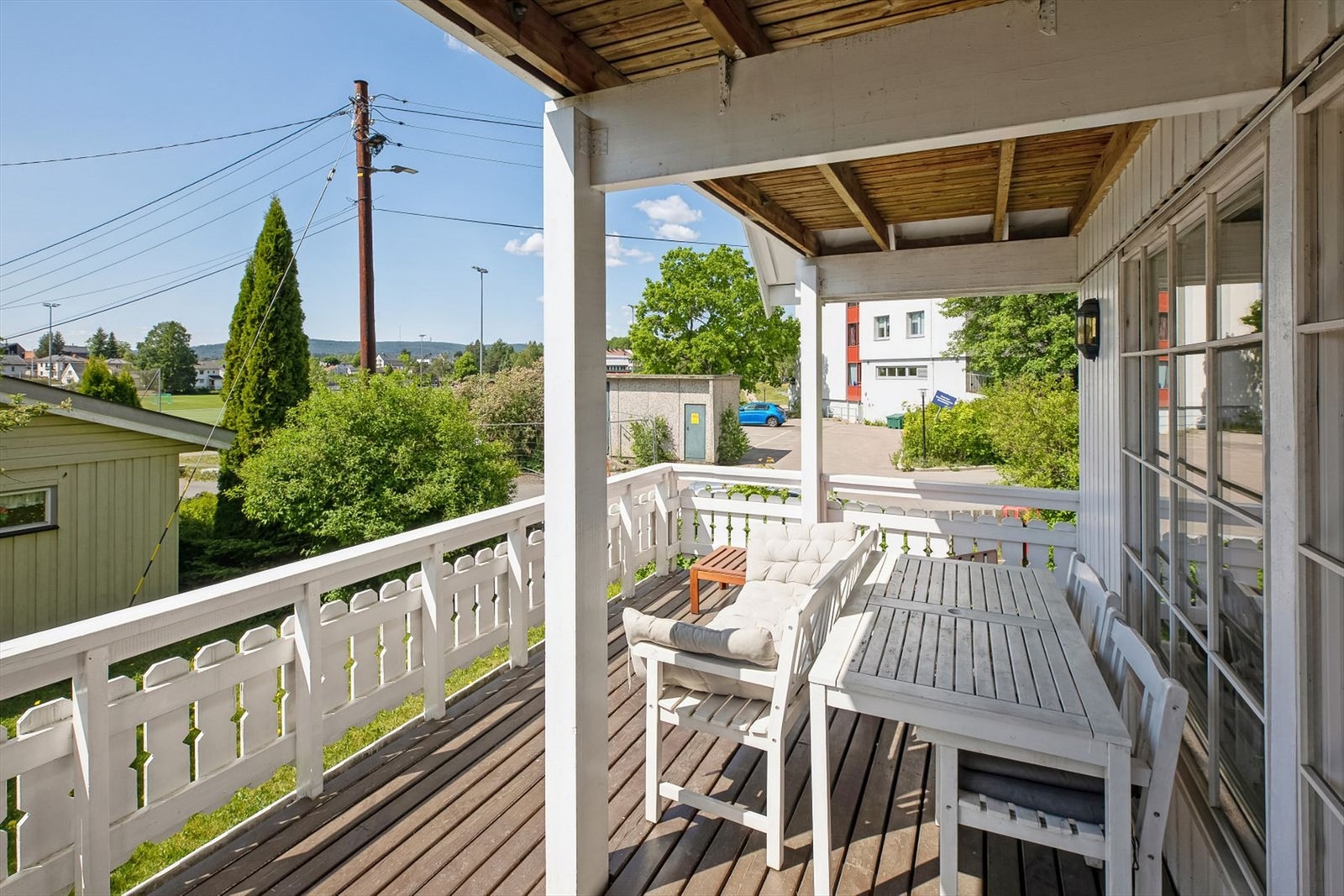 Hyggelig terrasse med adkomst til egen hage. Galleribilde