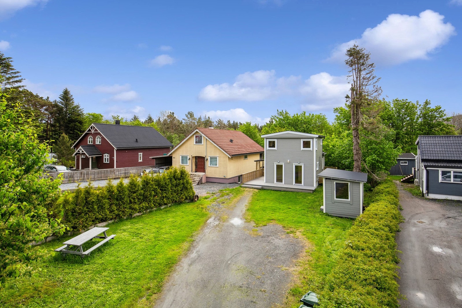 Betydelig oppgradert fritidsbolig i Byskogen, med landlig og likevel sentral beliggenhet Galleribilde