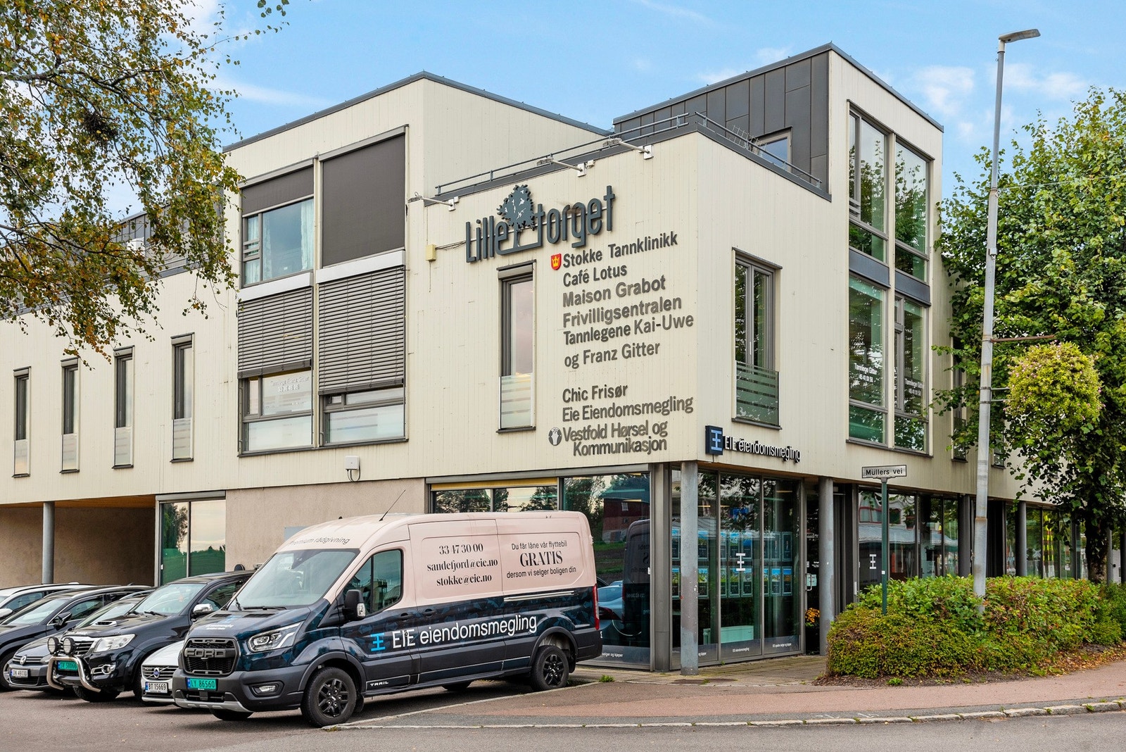 EIE Eiendomsmegling ligger sentralt og lett tilgjengelig i Stokke sentrum Galleribilde