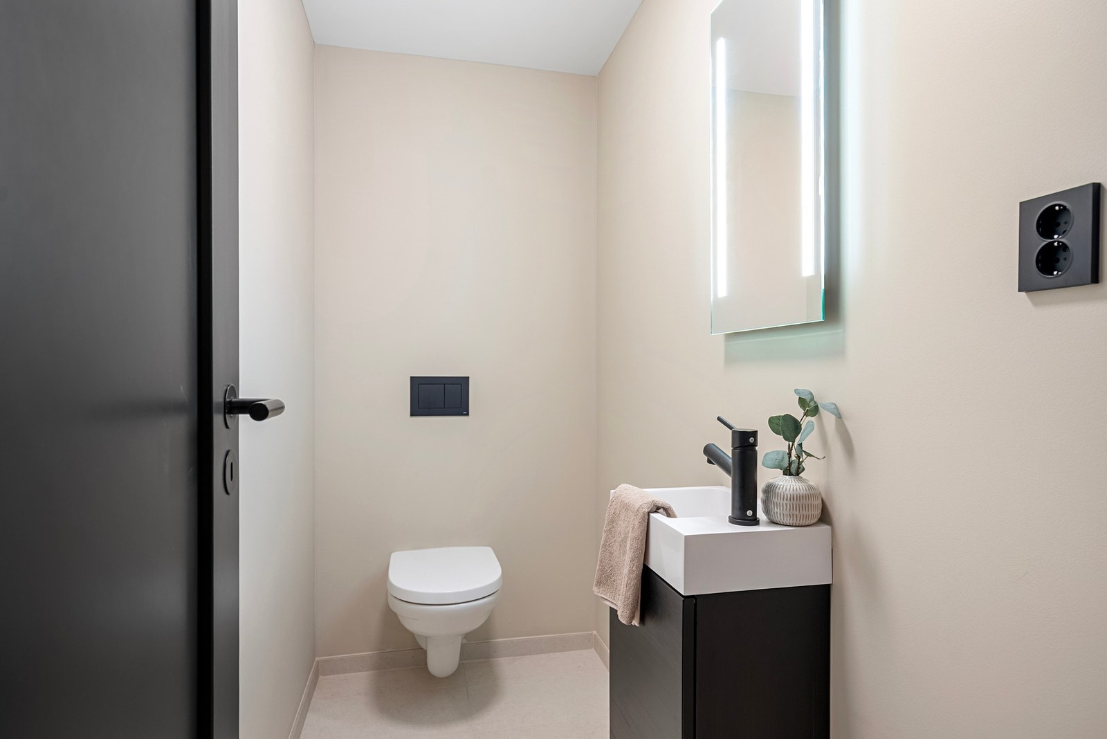 Leiligheten har separat gjeste wc Galleribilde