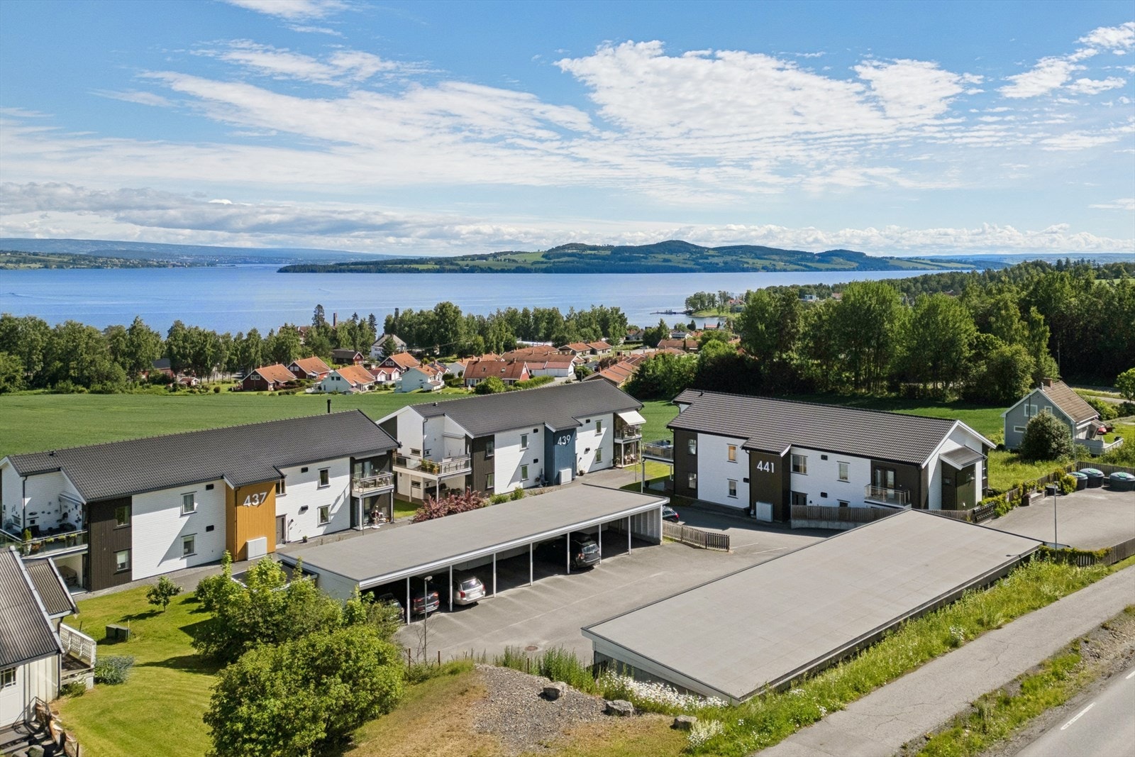 DNB Eiendom v/Mary-Elise Olsen har gleden av å presentere Løkkentunet borettslag! Galleribilde