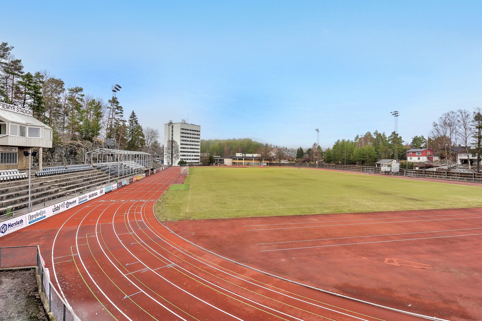 Få minutter i bil til Sofiemyr stadion Galleribilde