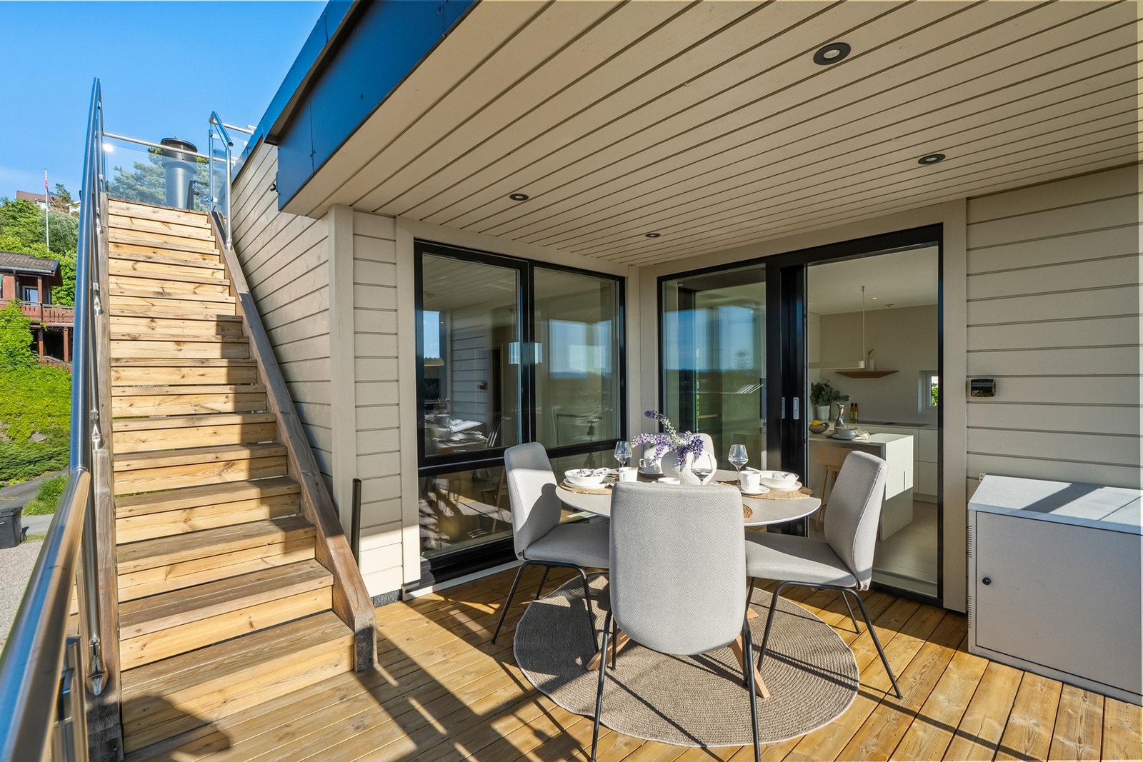 Overbygd terrasse i 2.etg av god størrelse Galleribilde