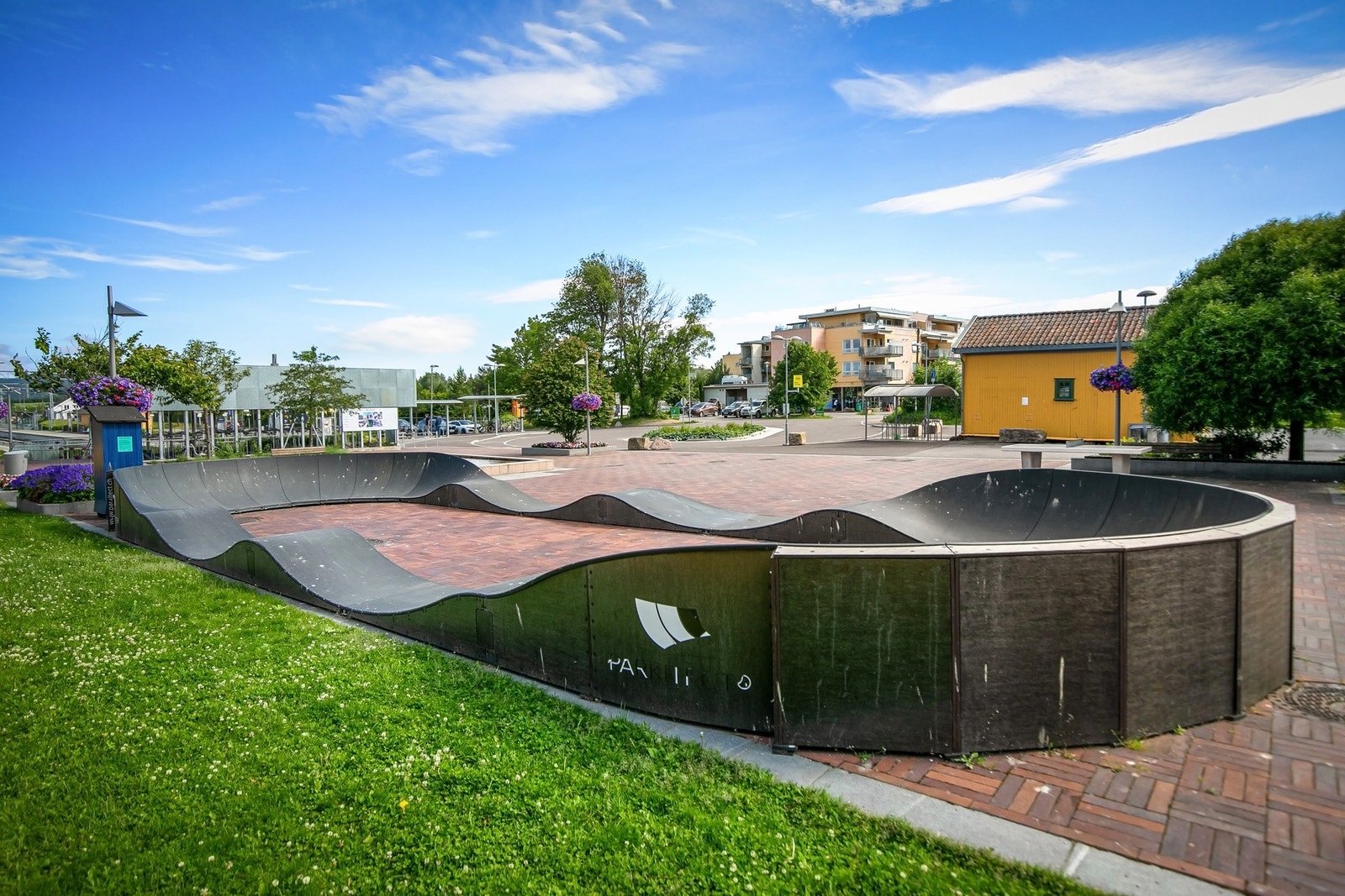 Like i nærheten finner du en moderne skatepark og attraktive møteplasser som bidrar til et aktivt og levende nærmiljø. Galleribilde