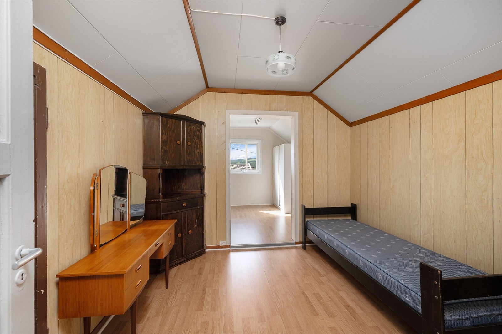 Et disponibelt rom i tilknytning til et av soverommene, med flere bruksmuligheter. Galleribilde