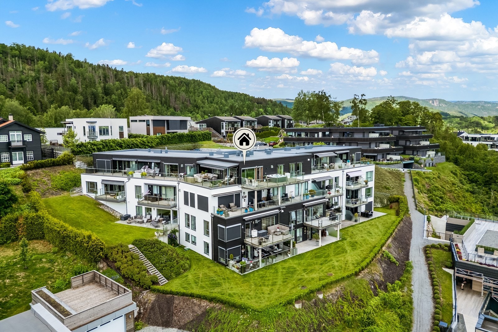 Boligsameiet Nøste Panorama består av 19 boligseksjoner og ble ferdigstilt i 2015. Galleribilde