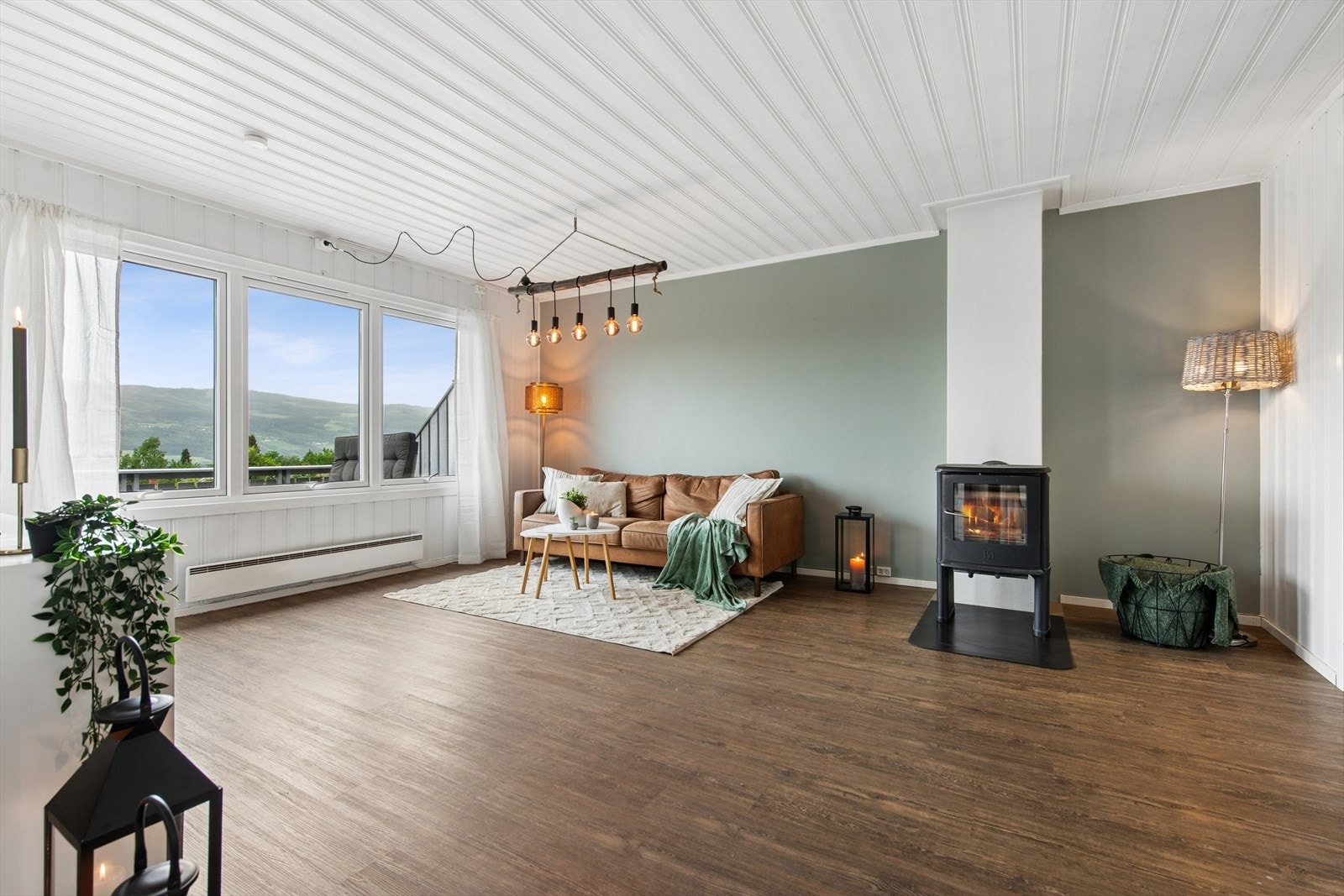 Vinduene har 3-lags isolerglass, i hovedsak fra 2015, som bidrar til god energieffektivitet. Galleribilde