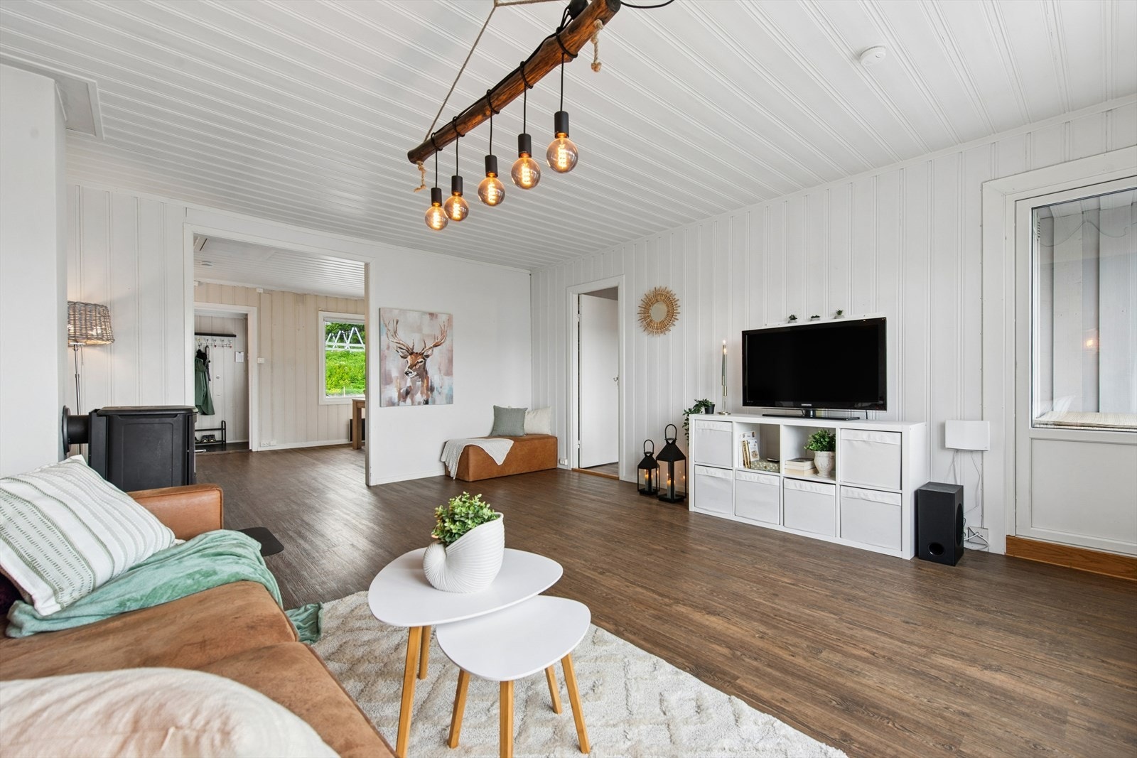 Fra stuen er det direkte utgang til en romslig, vestvendt balkong. Galleribilde