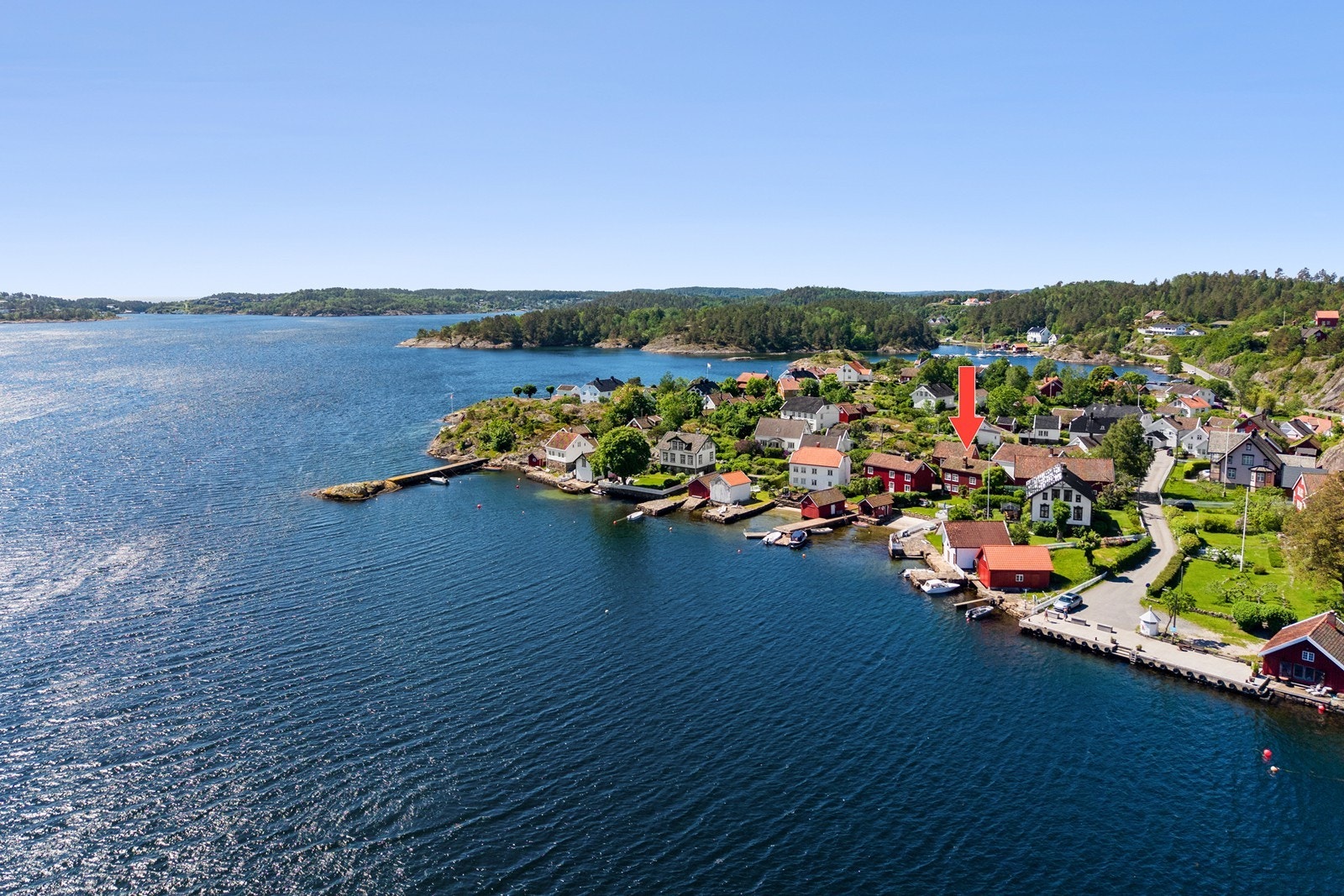 Særdeles flott beliggenhet i tett antikvarisk sørlandsbebyggelse Galleribilde