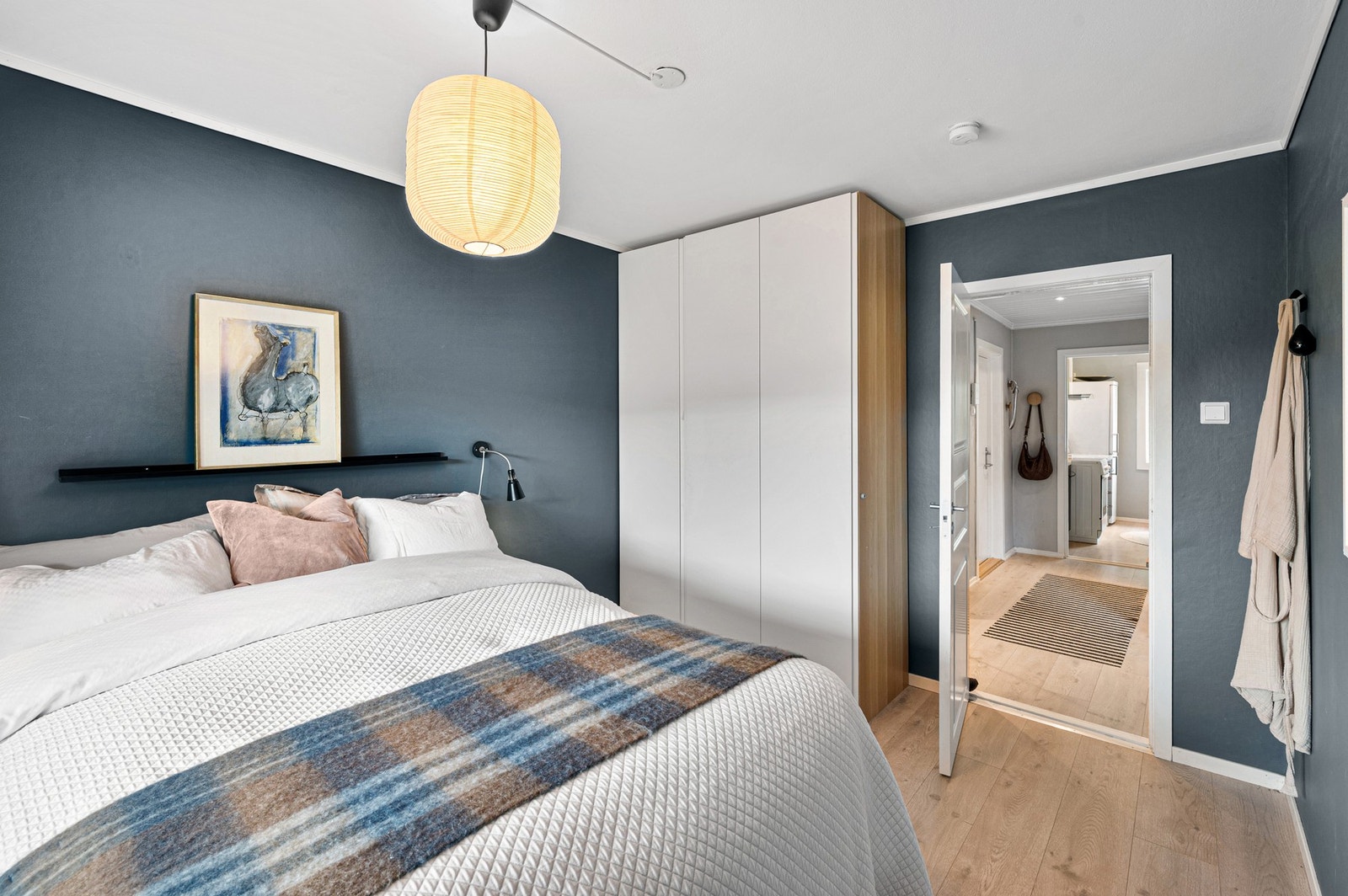 God plass til garderobeskap. Galleribilde
