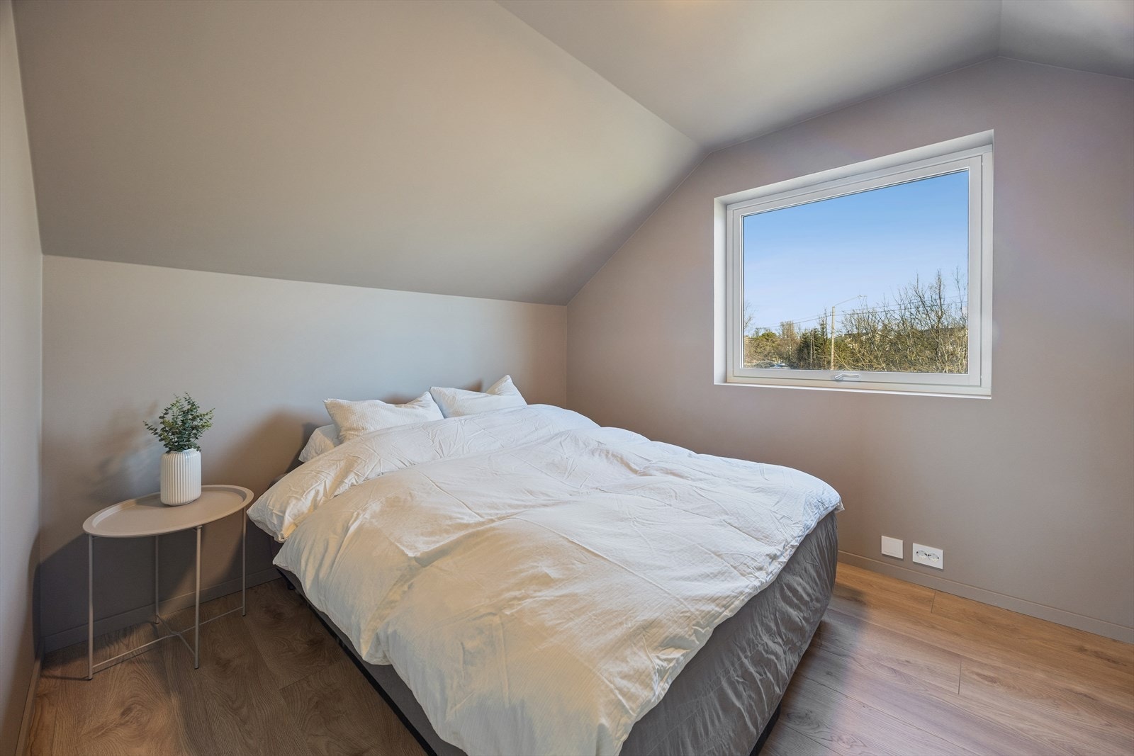 Et perfekt privat område som kan fungere som foreldresuite eller gjesterom. Galleribilde