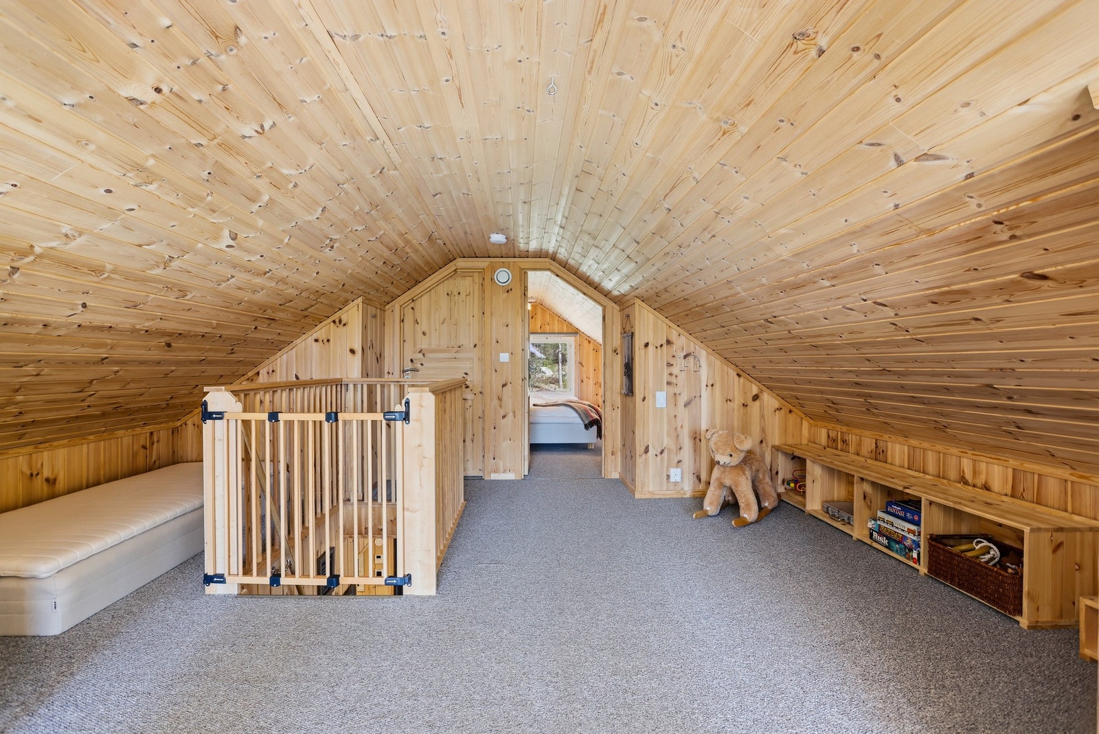 Loftstuen er et fint sted å trekke seg tilbake for barn og voksne Galleribilde