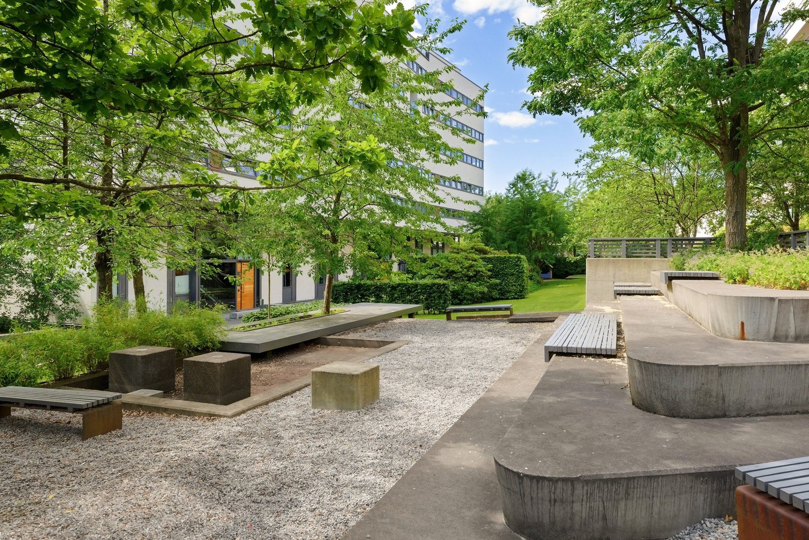Pent opparbeidet med flotte internveier, lekeplasser, vannspeil, sittebenker m.m. Galleribilde