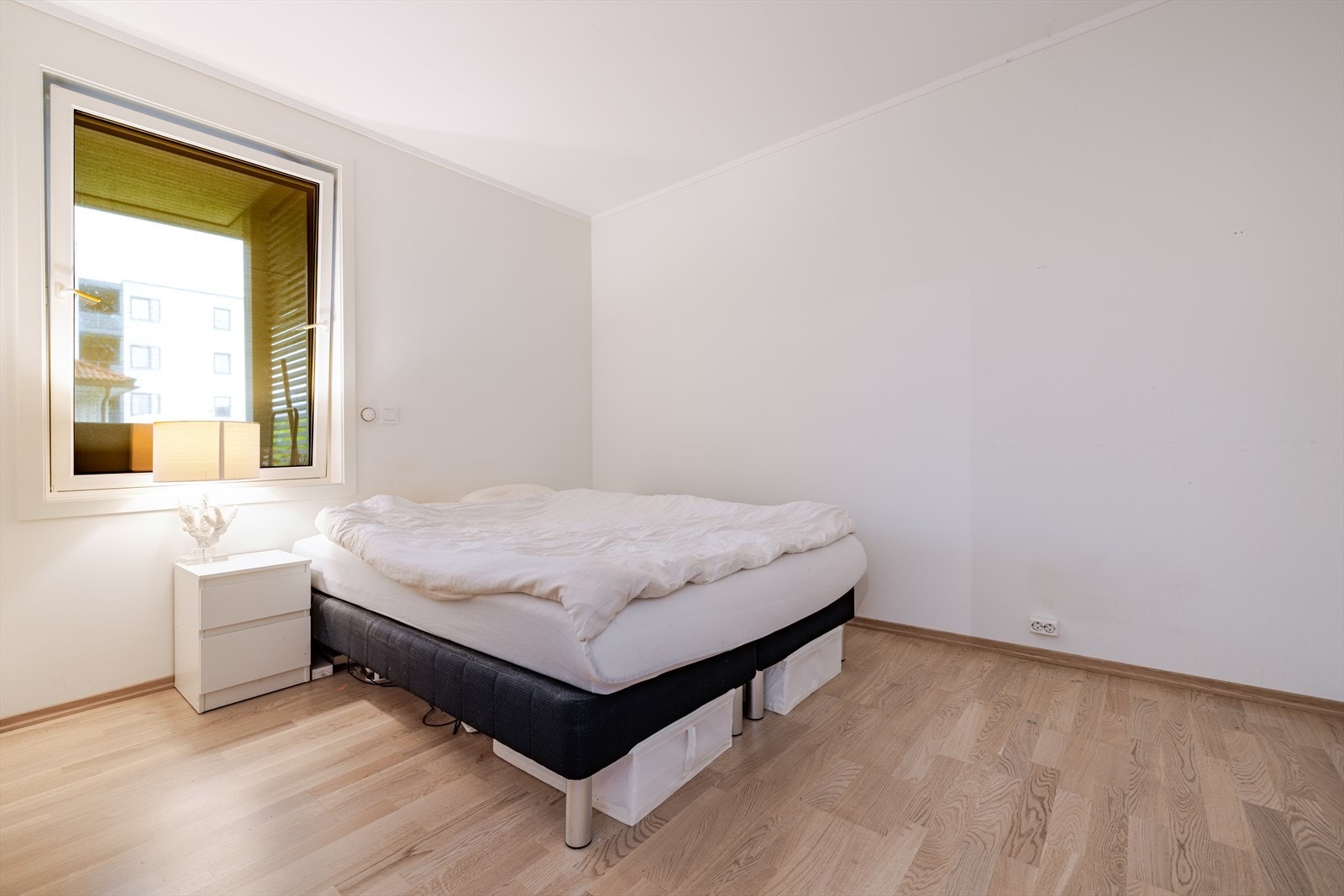 Soverom med walk-in closet Galleribilde