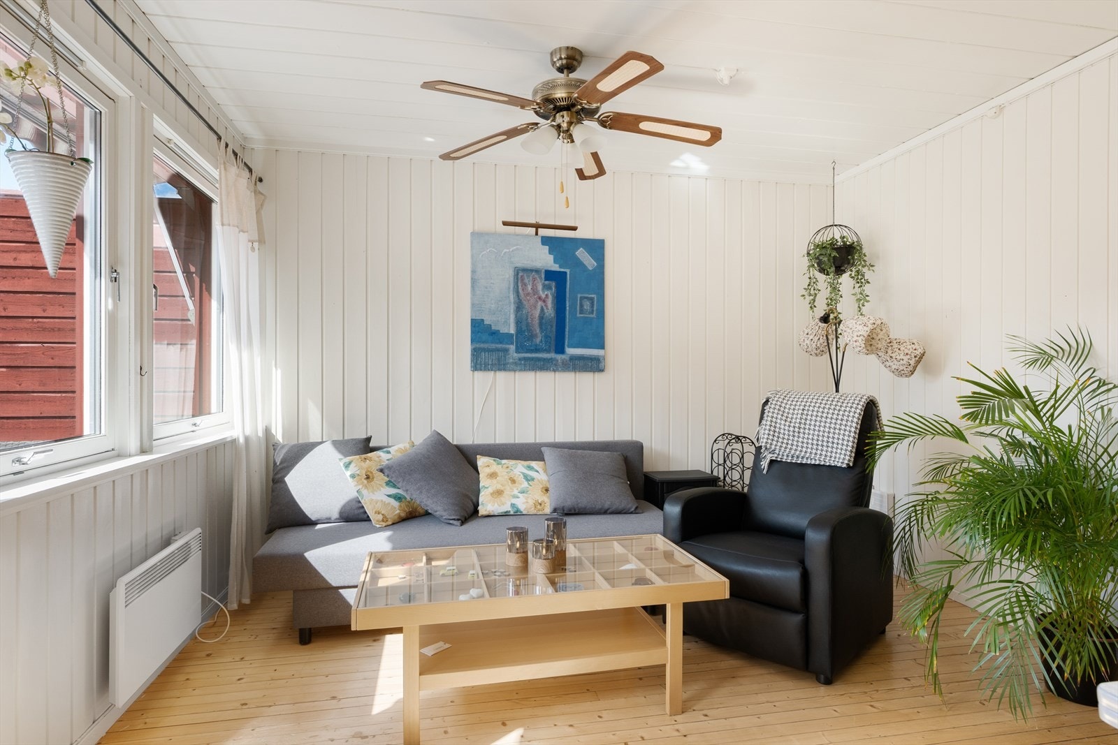 Vinduene slipper inn godt med dagslys. Galleribilde