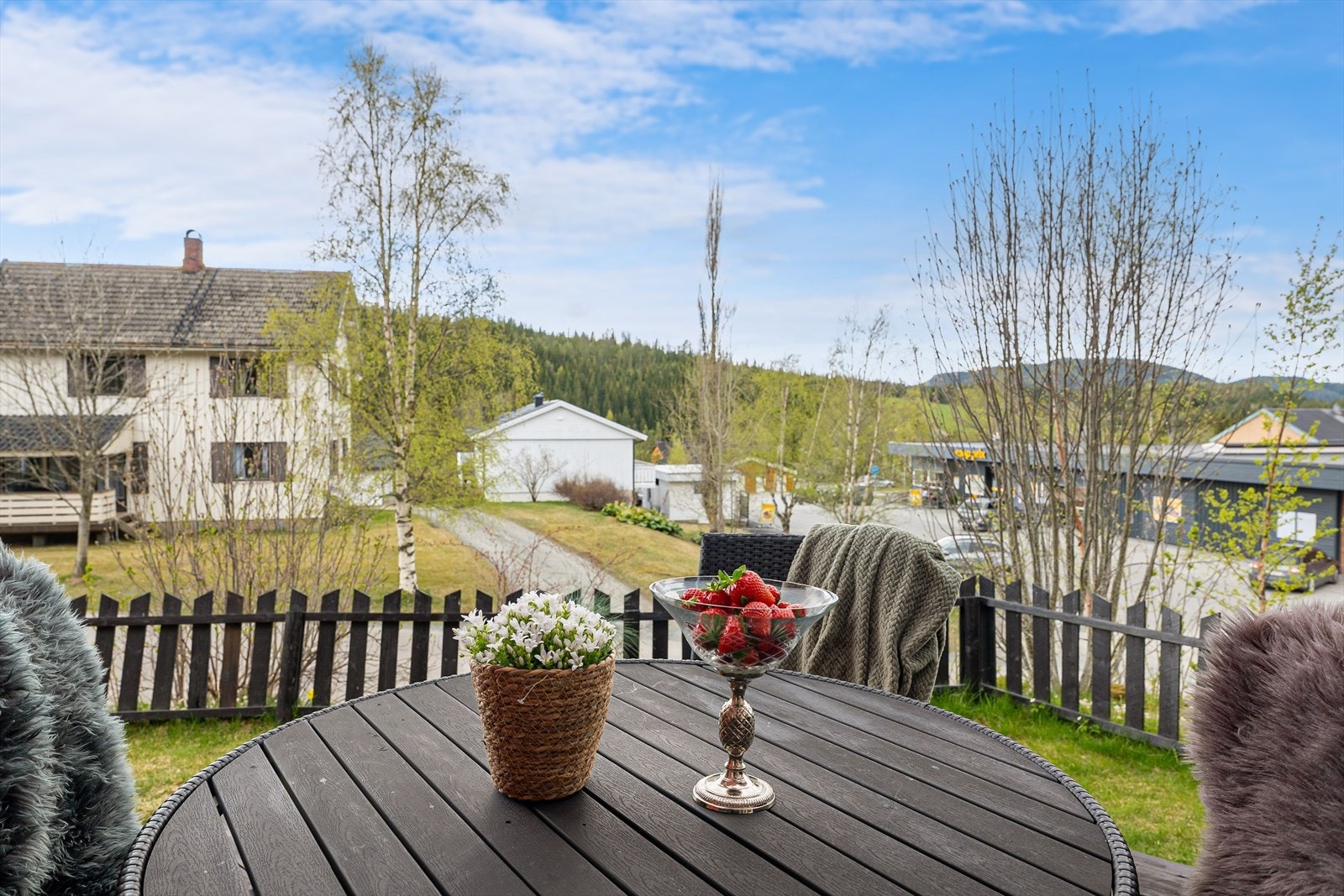 Romslig tomt med gode solforhold Galleribilde